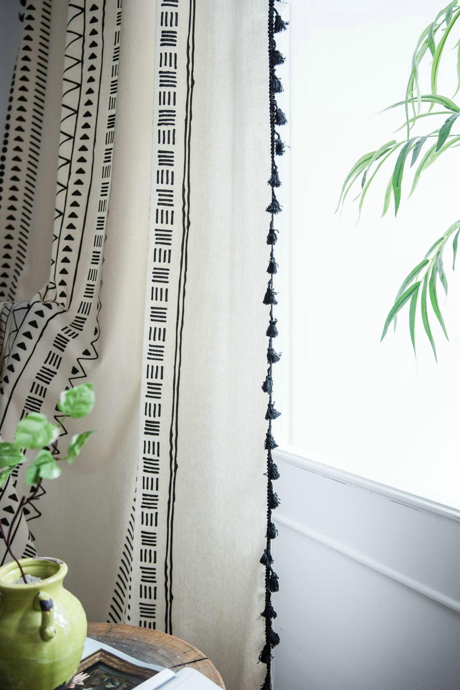 Tenda A LED, Tende per Finestre 2 Pezzi Nero E Bianco 150X160CM Tende Finestra Stampa Geometrica con Nappe