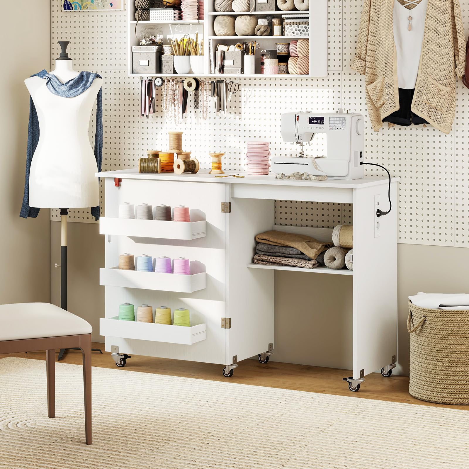 COSTWAY Mesa de Costura Plegable con Estación de Carga, con Estantes y Contenedores, Gabinete de Almacenamiento Rodante Multifuncional con Ruedas Bloqueables para Hogar, Dormitorio (Blanco)