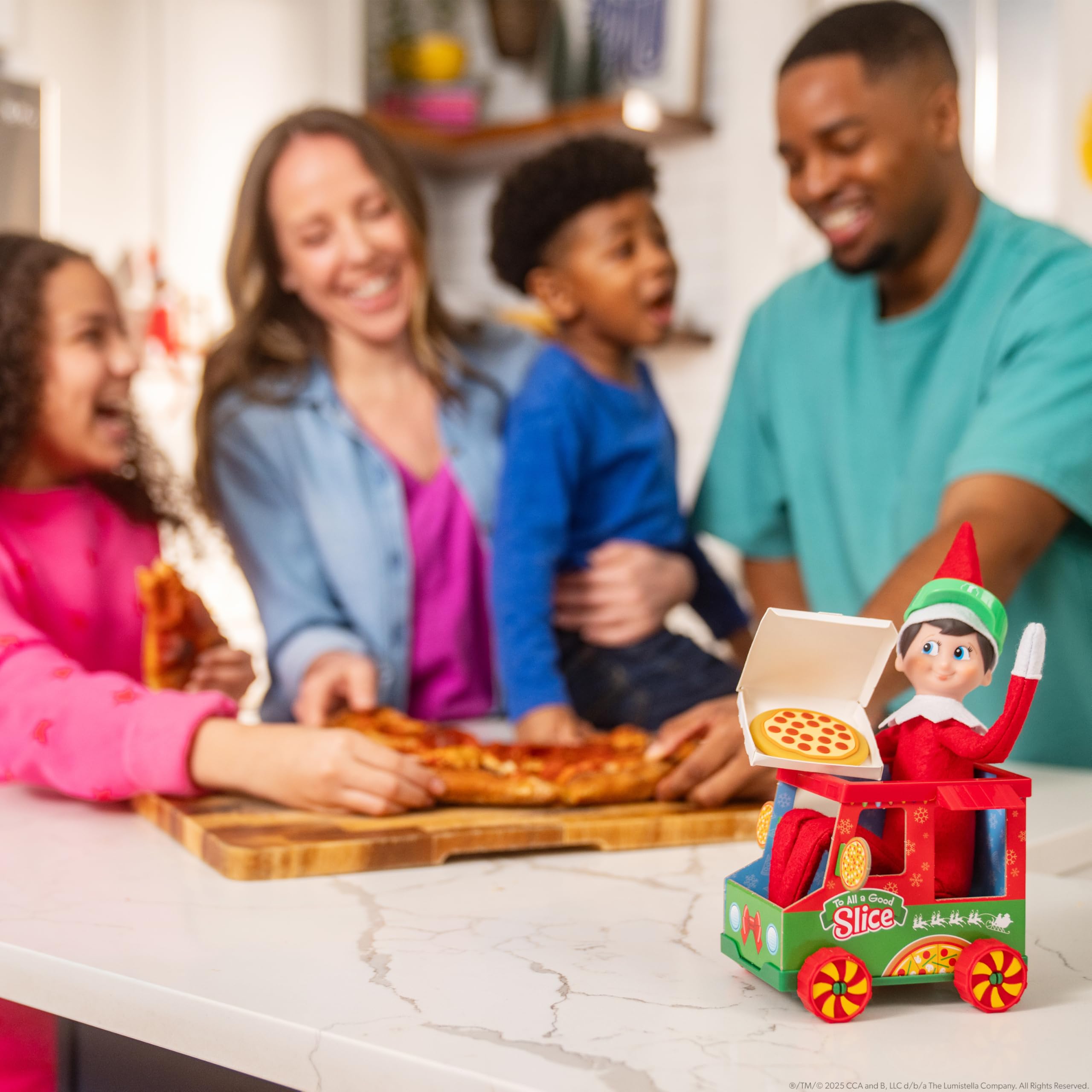 The Elf on the Shelf Polar Props Camion à Pizza Polaire – Accessoires et Accessoires pour des scènes Amusantes d'elfe de Pizza – Elfe Scout Non Inclus.