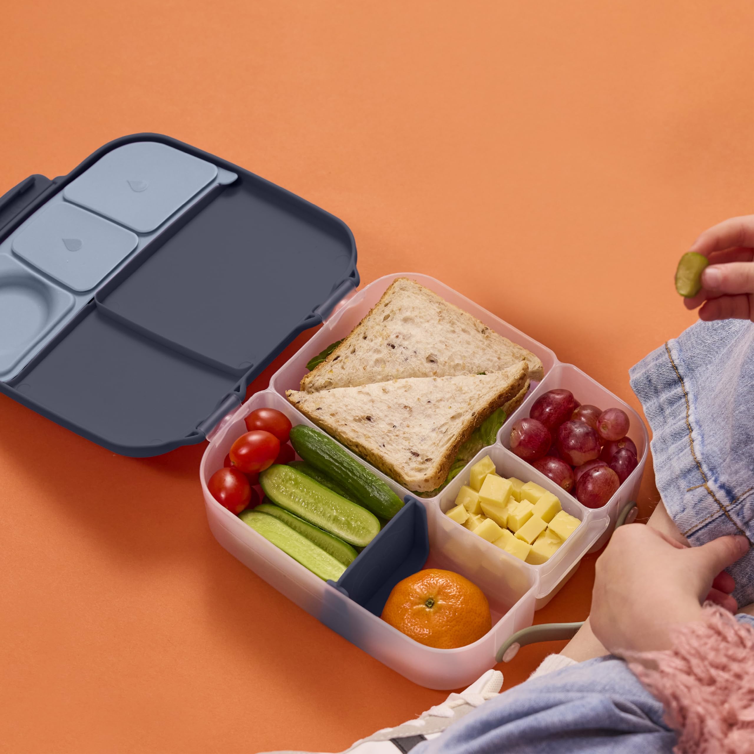 b.box Porta Pranzo Jumbo a 4 Scomparti (2 a Prova di Perdite), Lunch Box con Divisorio Rimovibile | Bento Box con Ghiacciolo | Ideale per la Scuola | Da 3+ | Capacità 2L