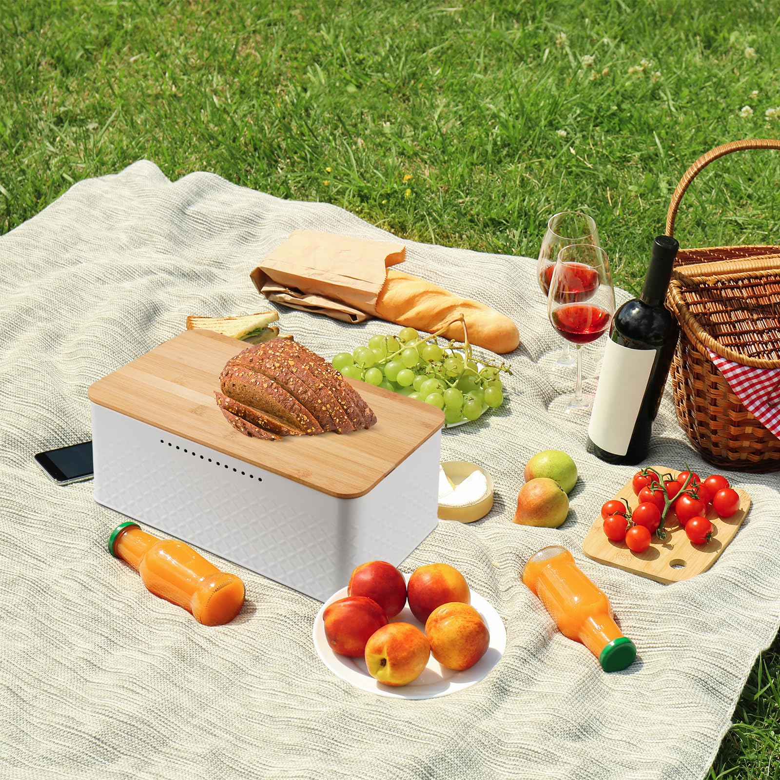 Phyllia Panera, panera de metal con tapa de bambú que se puede utilizar como tabla de cortar, soporte para almacenamiento de pan para encimera de cocina, 13 x 7 x 5.3 pulgadas (blanco)