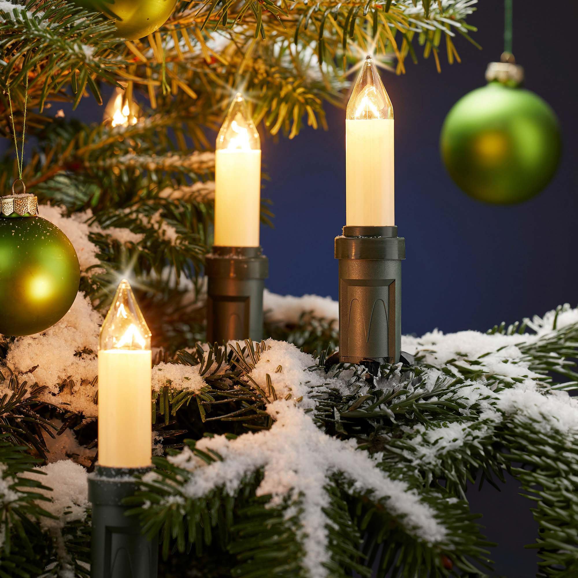 hellum Lichterkette Weihnachtsbaum, 15 Weihnachtsbaum Kerzen weiß mit Clip, Weihnachtsbeleuchtung außen, Lichterkette außen warmweiß 14,0 m beleuchtet, Kabelfarbe schwarz < 59 Lumen 530926