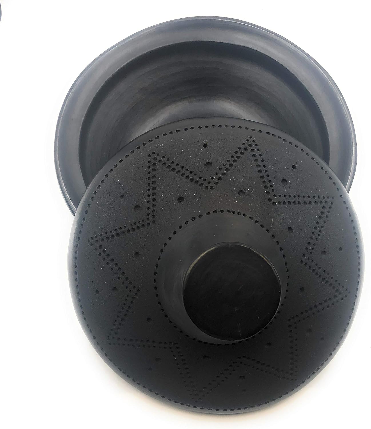 Tagine Diameter 8" Black Clay Original handicraft Made in Region Tolima Colombia, protect your health and take care the planet, vegan, organic, sustainable and no contaminant.