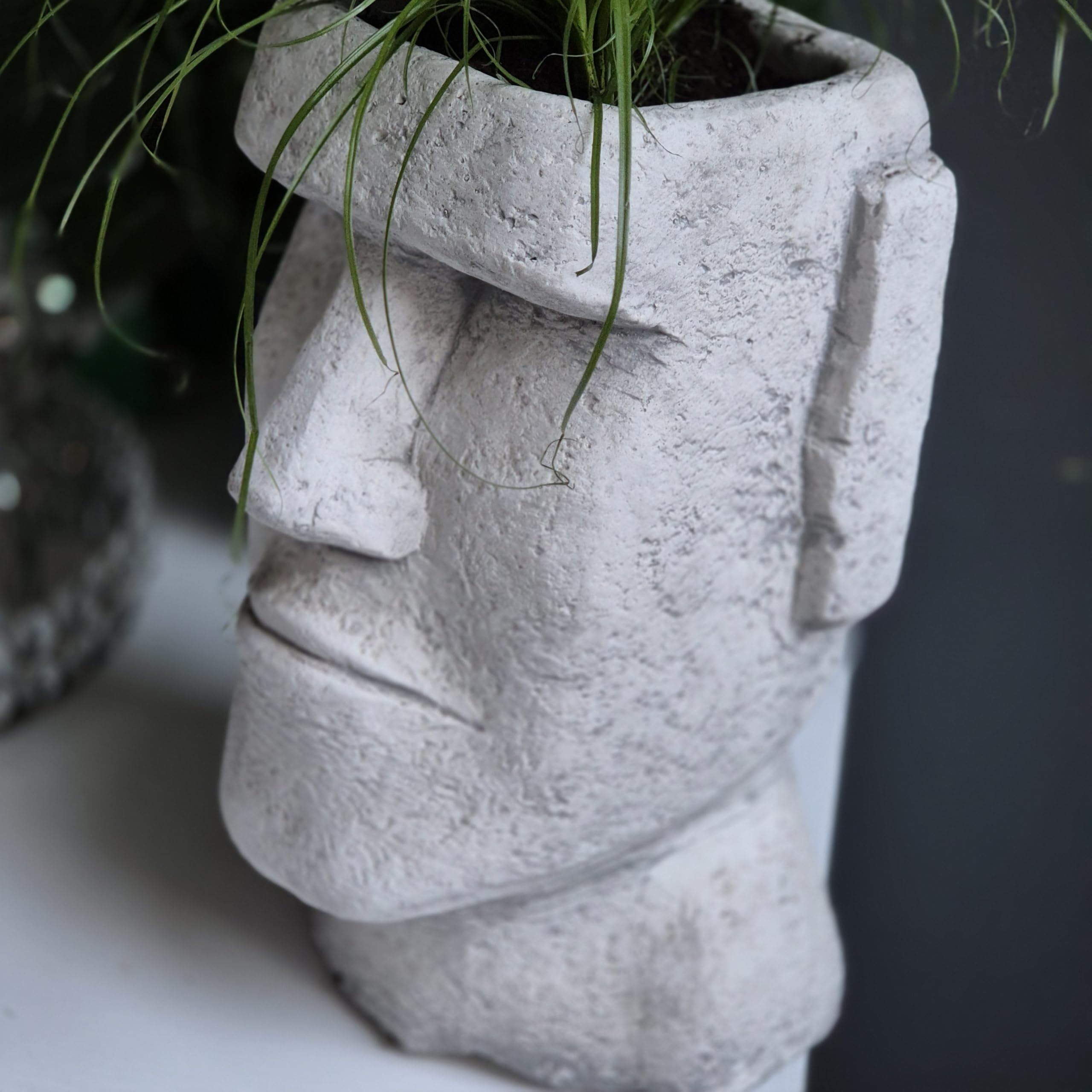 FABRIQ Moai figurka dekoracyjna do ogrodu, sztuczny kamień z doniczką, wysokość 26 cm, 6 kg, ręcznie malowana statuetka wysp wielkanocnych