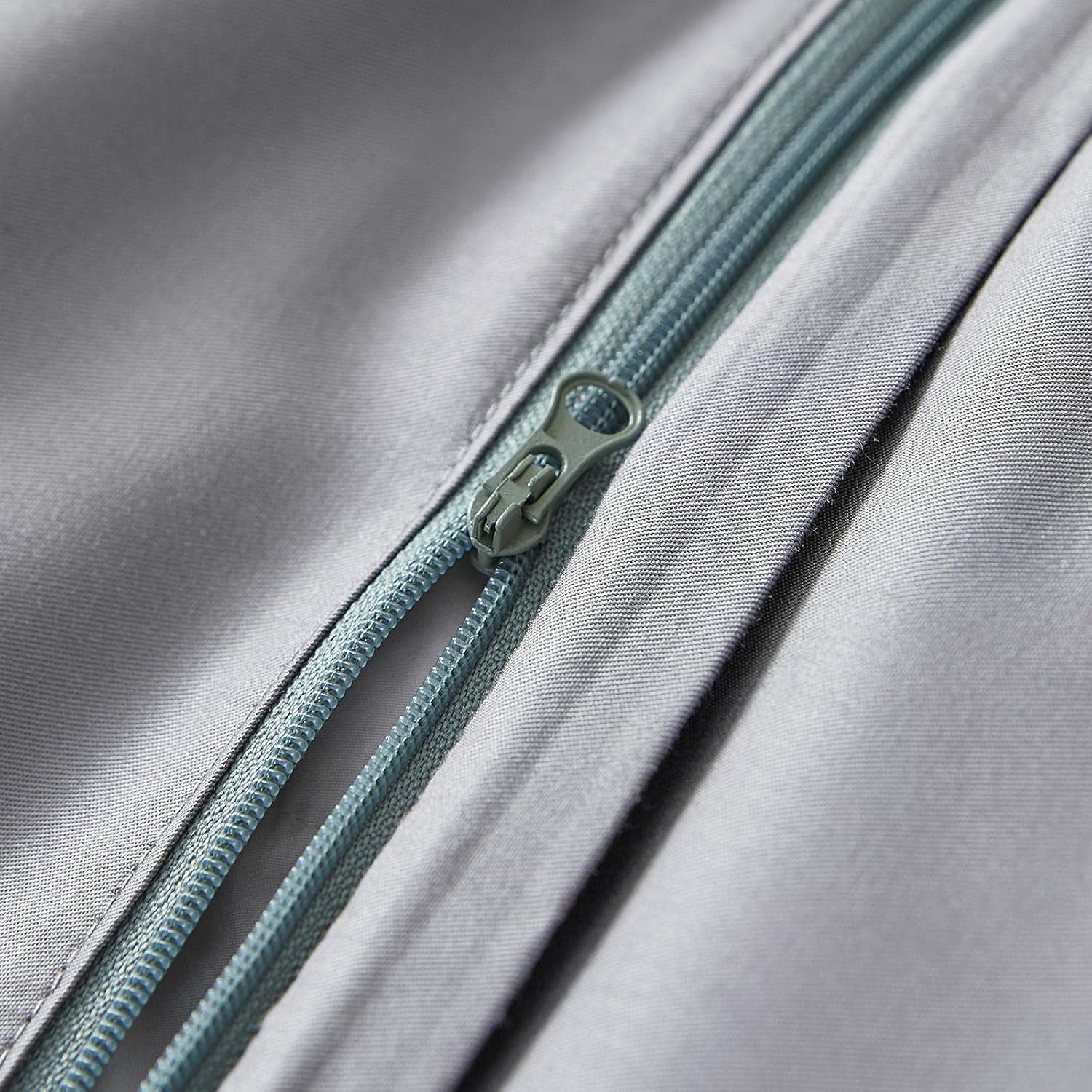 Silver Grey Soft Duvet Cover 3PCS Set with T-Opening Fast Fitted, Queen, Cover 90" W x 90" L, 2 Pillow Shams, Cooling Soft Duvet Covers with Zipper Closure, ChadMade Leyla