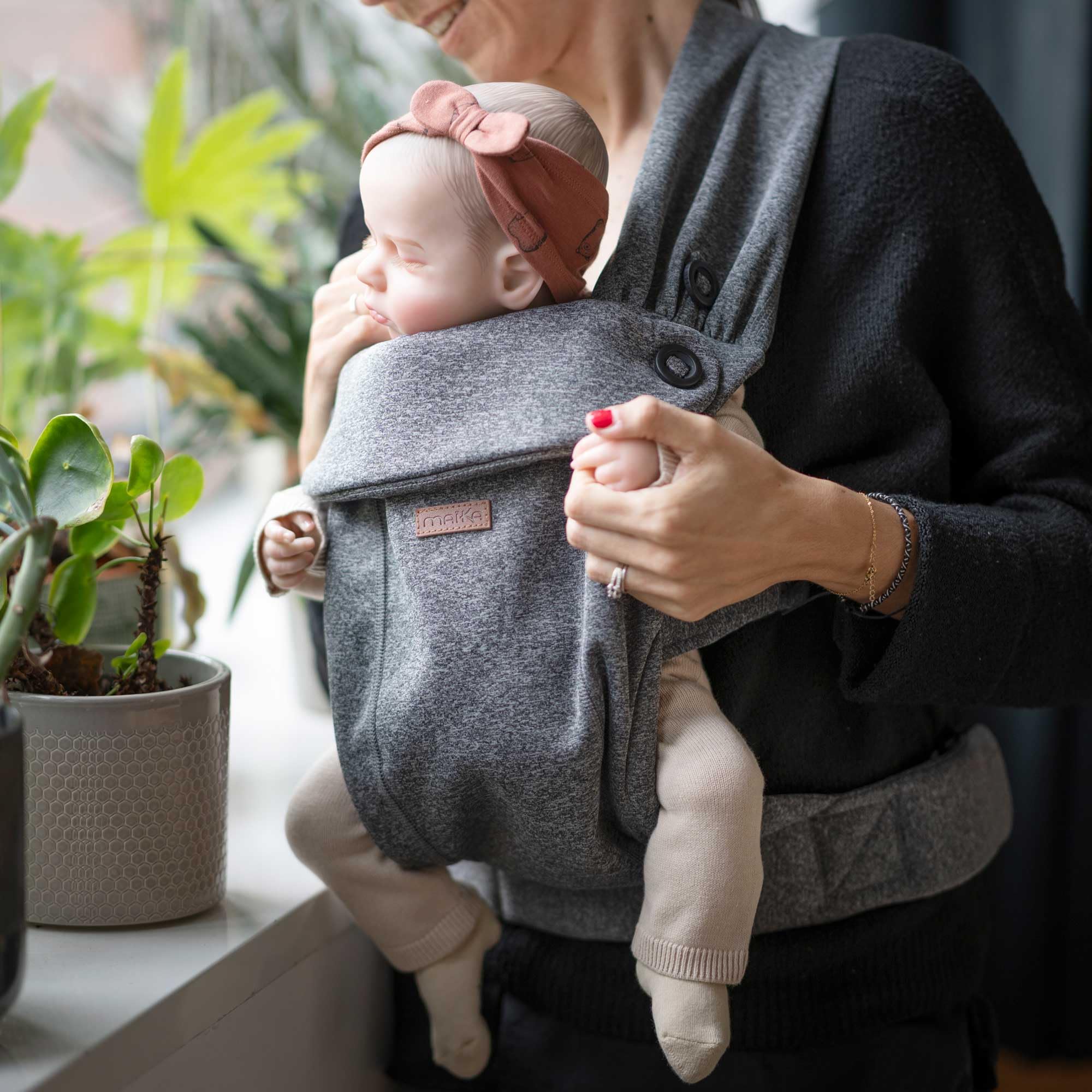 MAÏKA Porte-bébé souple | dès la naissance et jusqu'à 15 kg | position ventral et dorsal | souplesse et proximité de l'écharpe et practicité du porte-bébé 2-en-1 | bretelles larges | tissu extensible