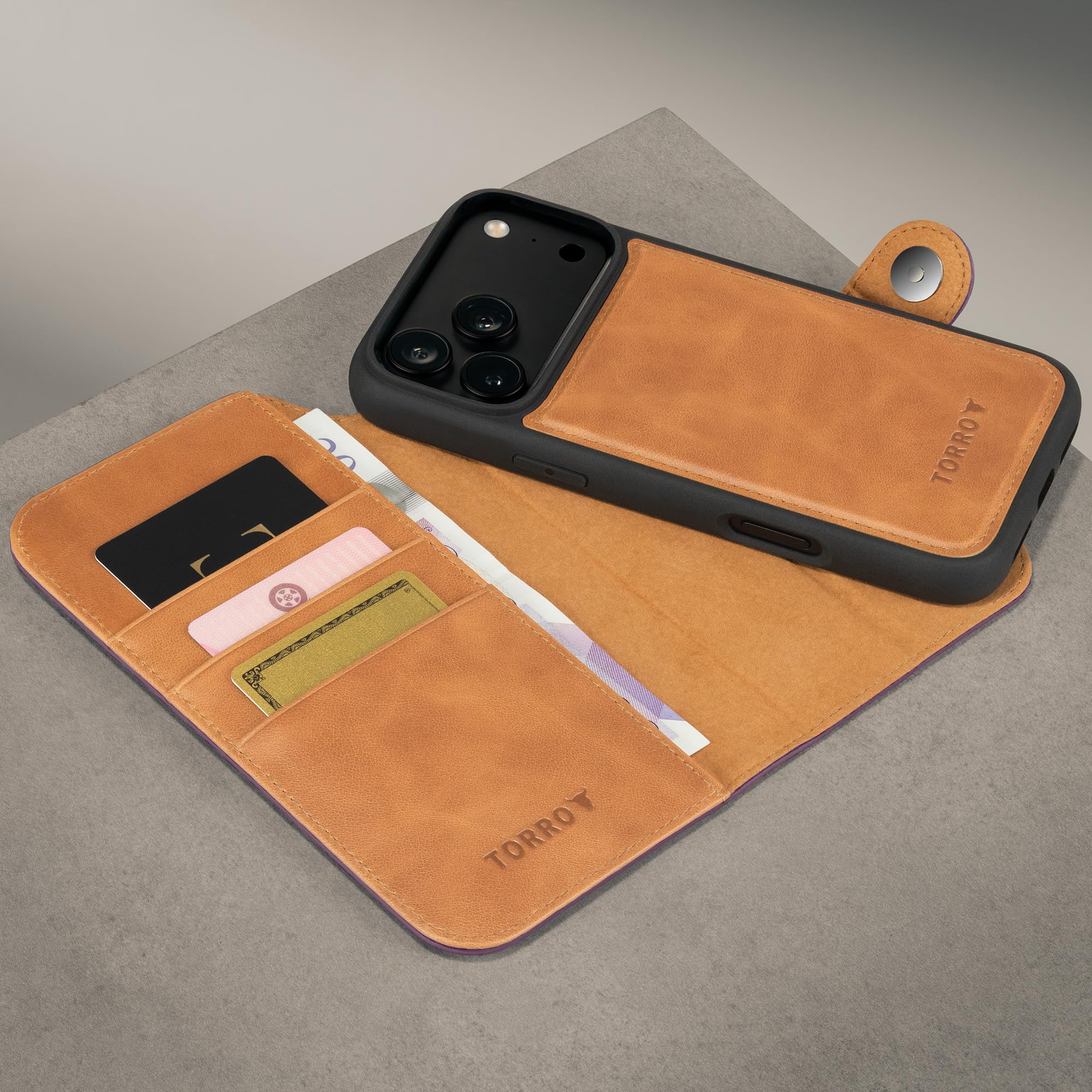 TORRO Etui skórzane kompatybilne z iPhone 17 Pro - skórzane etui bumper z odpinanym etui portfelowym ze stojakiem i przegródkami (kompatybilne z oficjalnymi ładowarkami MagSafe) - Ciemna Wiśnia
