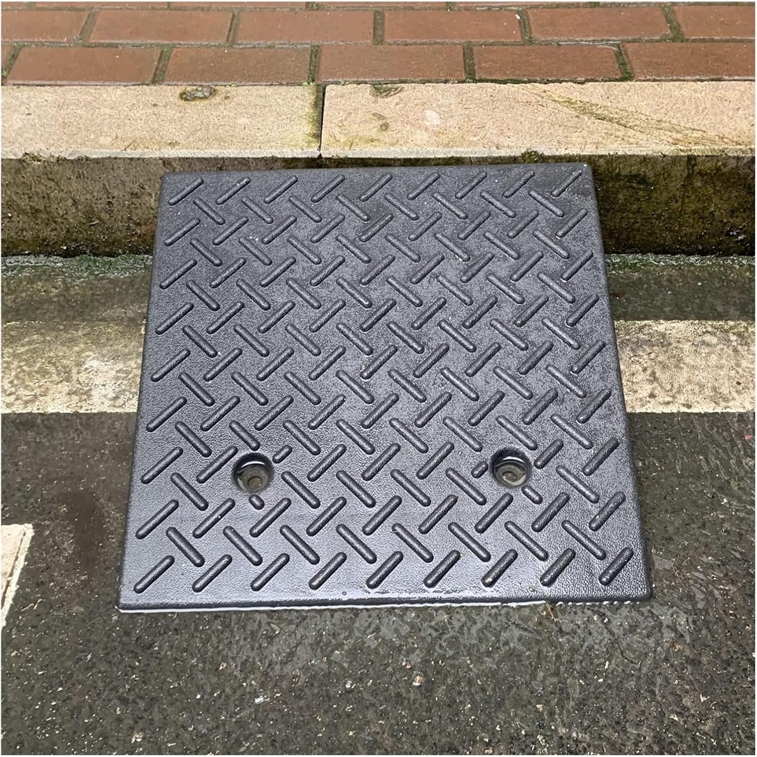 Rampy antypoślizgowe Gumowa rampa krawężnikowa na drzwi samochodu – przenośna rampa dla samochodów, wózków inwalidzkich i rowerów(50x80x22cm)