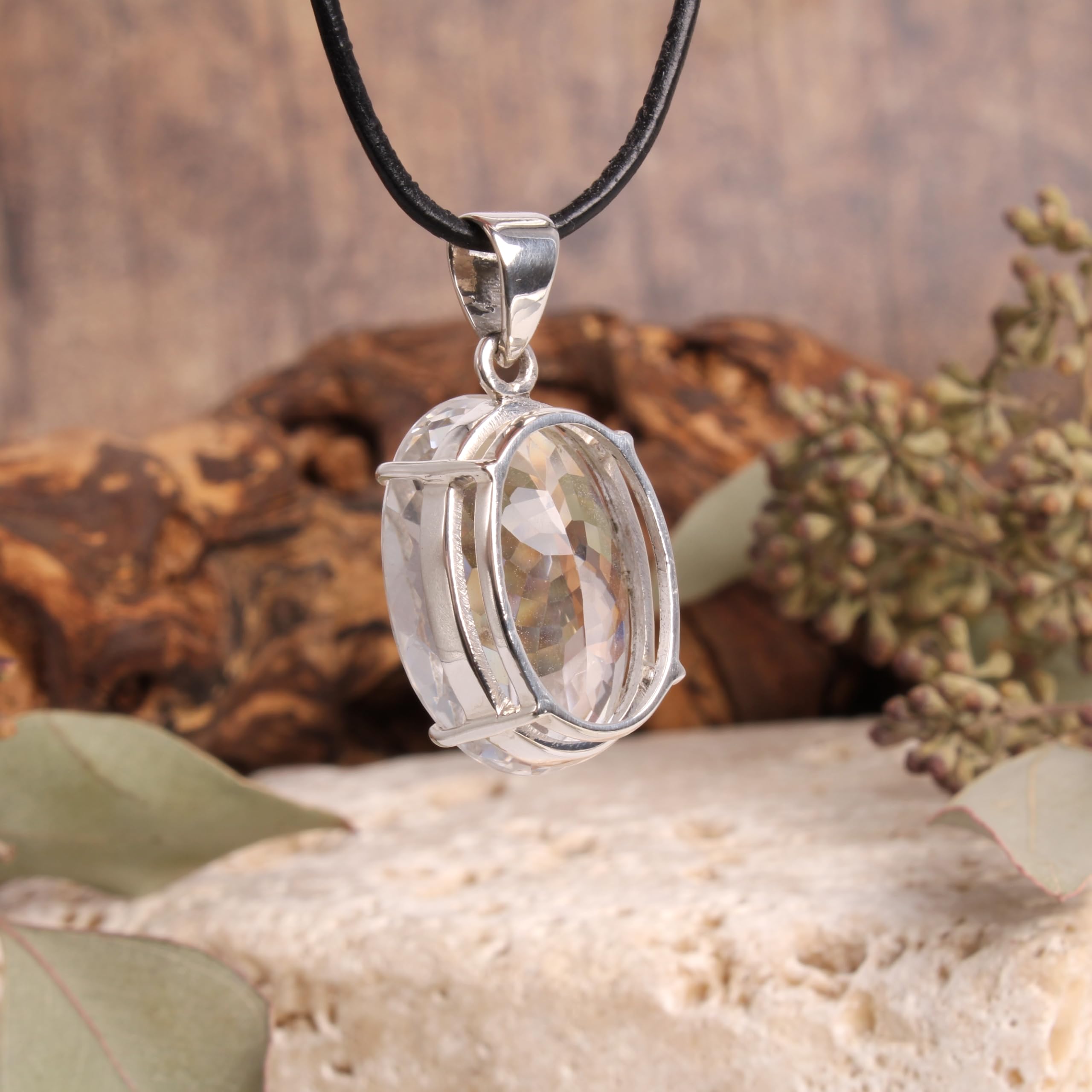Budawi® Bergkristall Anhänger 925 Silber Einzelstück | Facettierter Schliff | Ovale Form | Ca. 25 x 17 mm | 10,4 g Gewicht | Geschenkschachtel