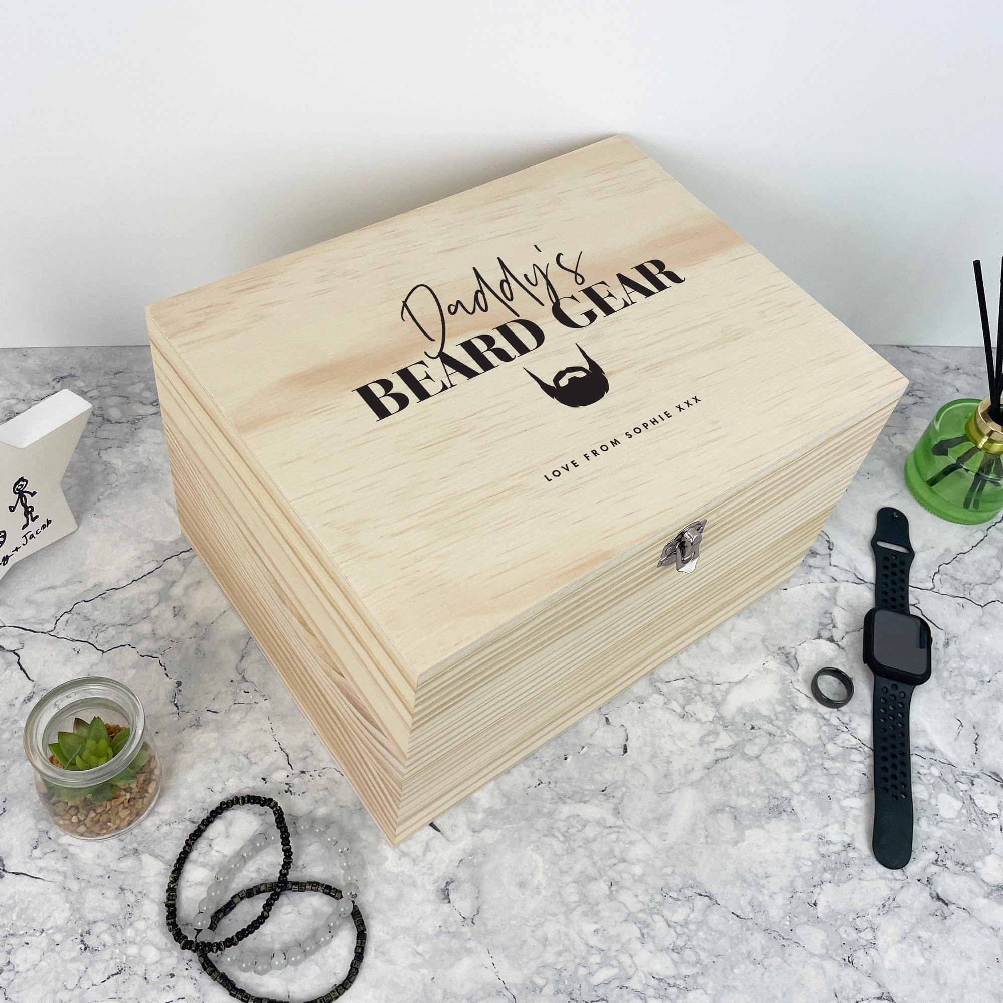 Caja de recuerdos de madera de pino personalizada para barba, regalo del día del padre, caja de recuerdos de madera personalizada, añade tu propio texto, bisagras y cierre de metal, 26 cm de ancho x