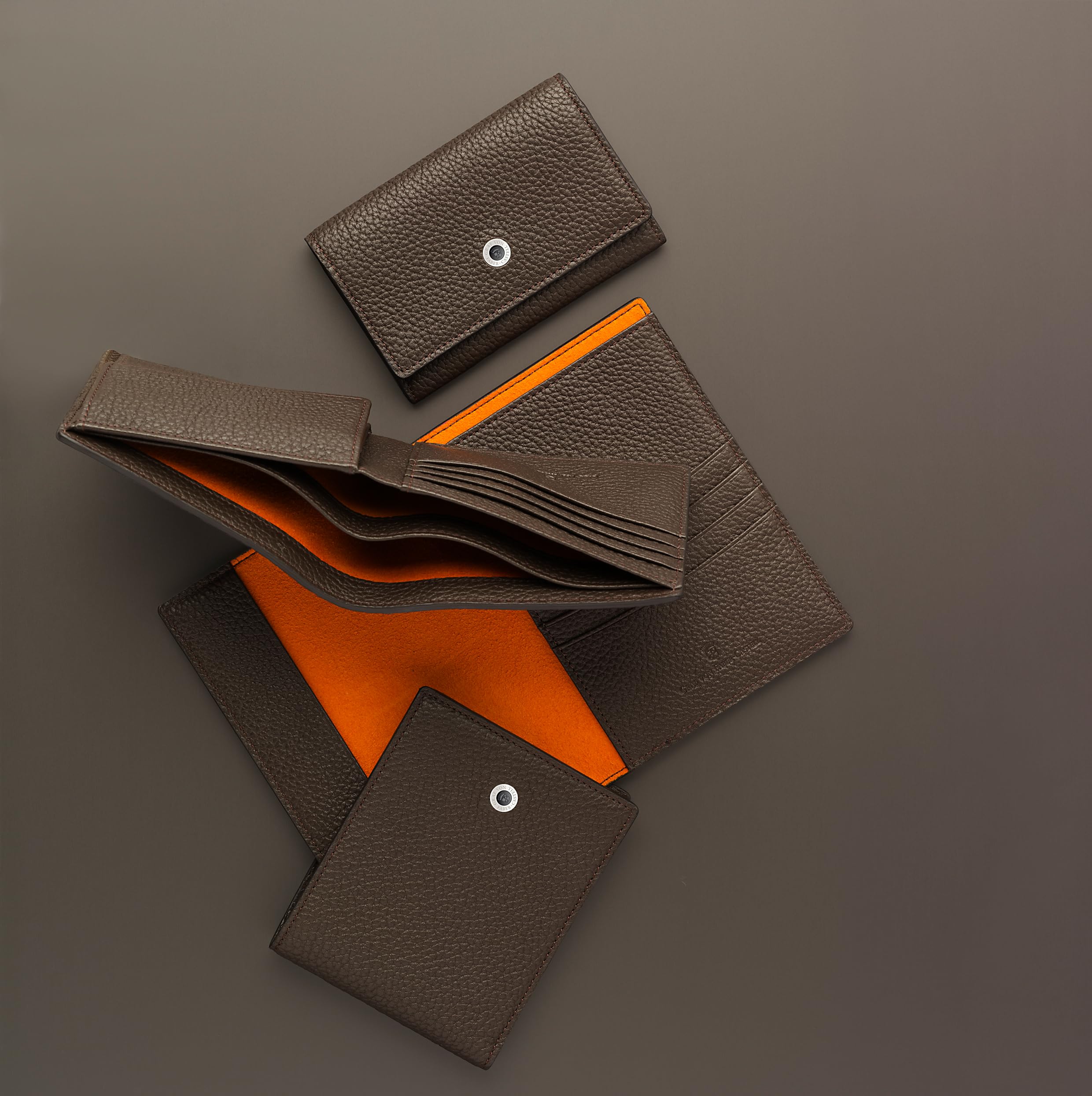 Graf von Faber-Castell - Funda Pasaporte Cashmere marrón Oscuro