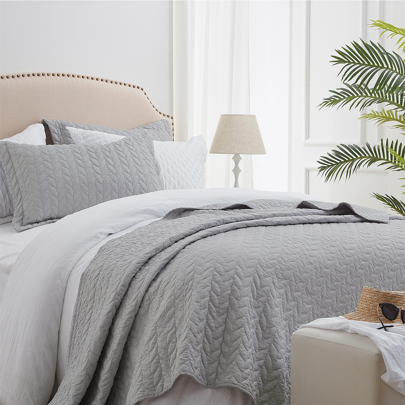 SunStyle Home King Quilt Bedding Set, Lightweight Summer Bedspreads Coverlets, King Size Quilt, Luxury Durable Quilted Stitching Bed Cover with 2 Shams All Season 3pcs, Light Grey