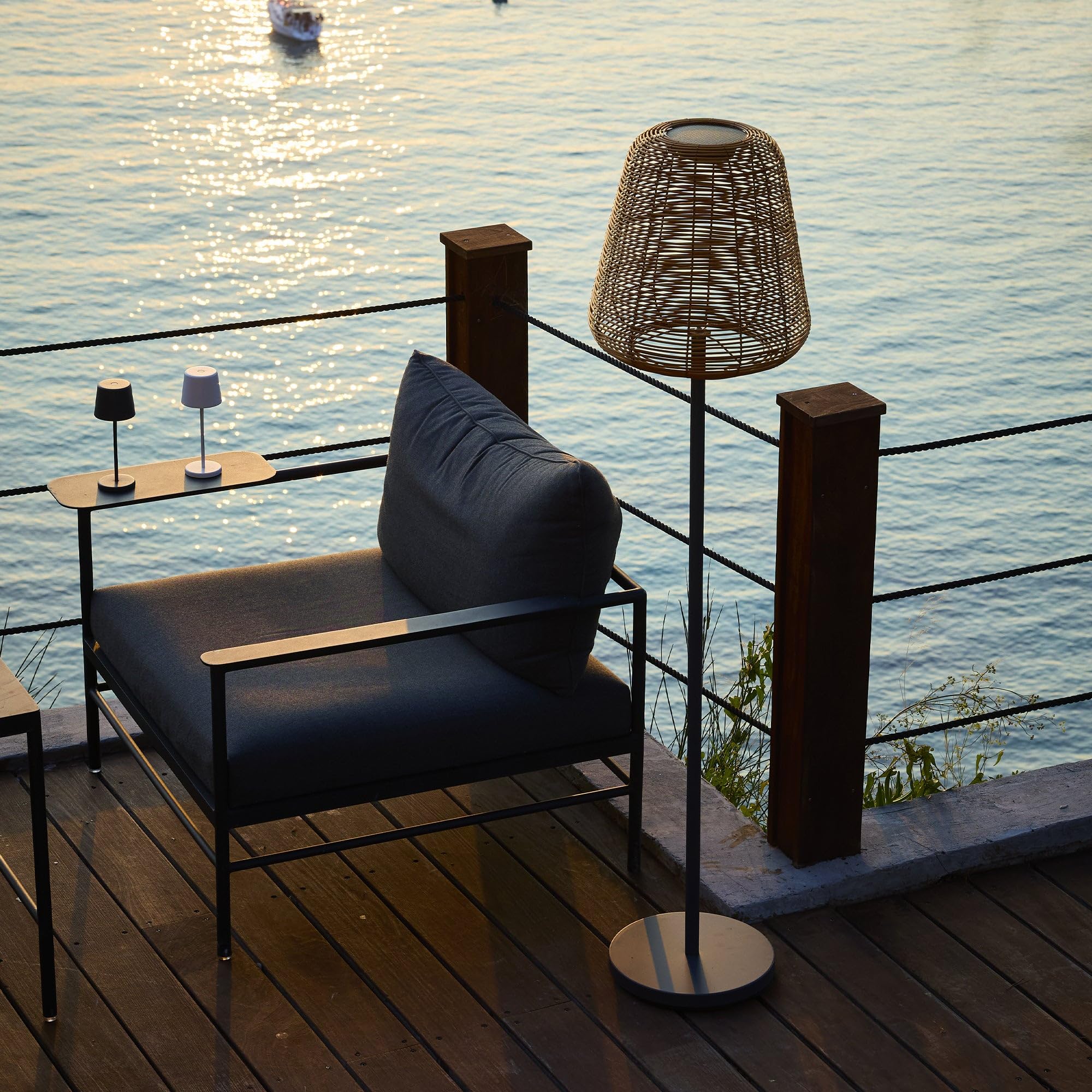 Lumisky - Lámpara de pie solar exterior de poliratán con módulo LED blanco cálido mando TALL BOHEME SOLAR H160cm