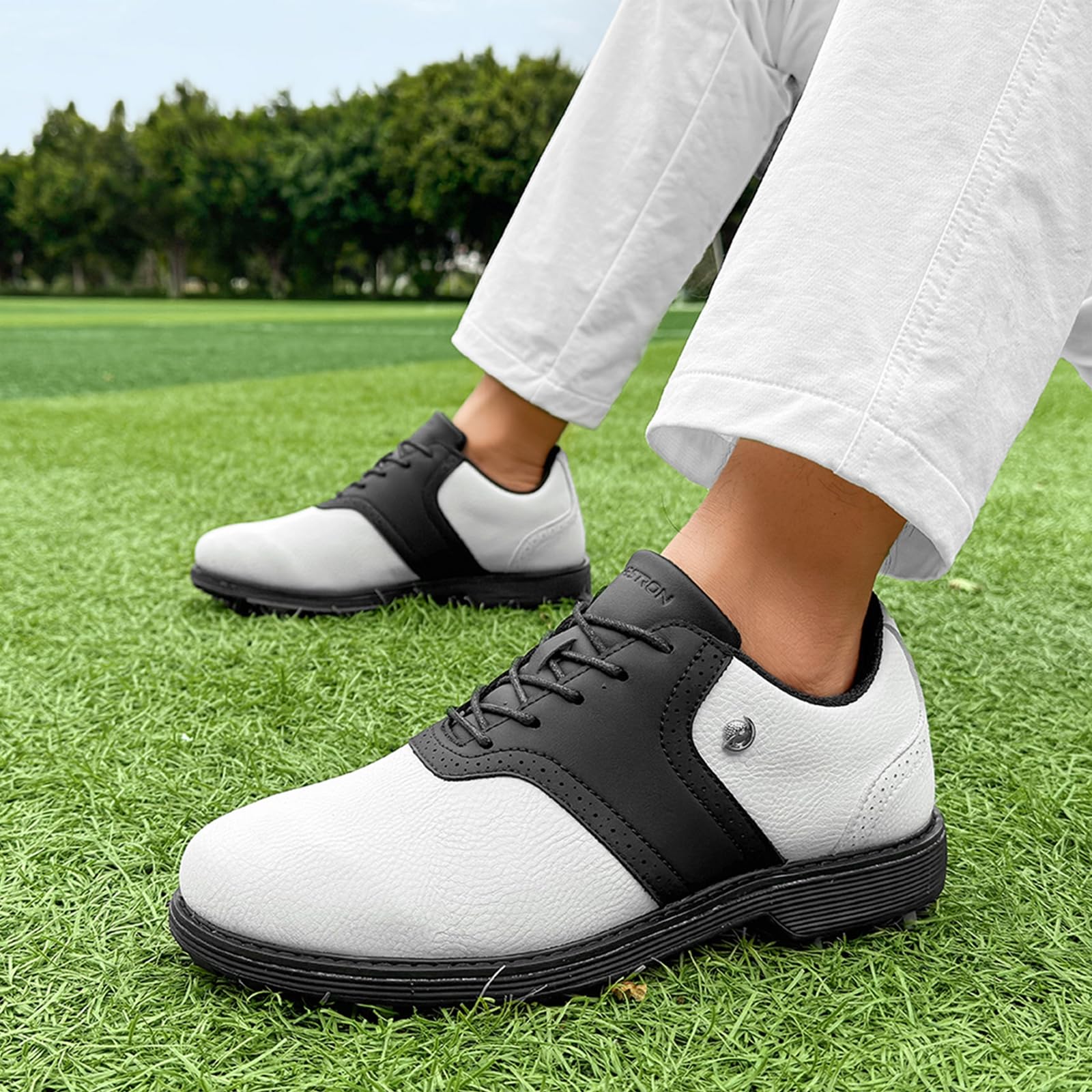 Zapatos de Golf para Hombre con Piel con Clavos, Zapatillas Deportivas Impermeables para Golf, Antideslizantes, Ligeras, cómodas para Exteriores, para Entrenar Golf