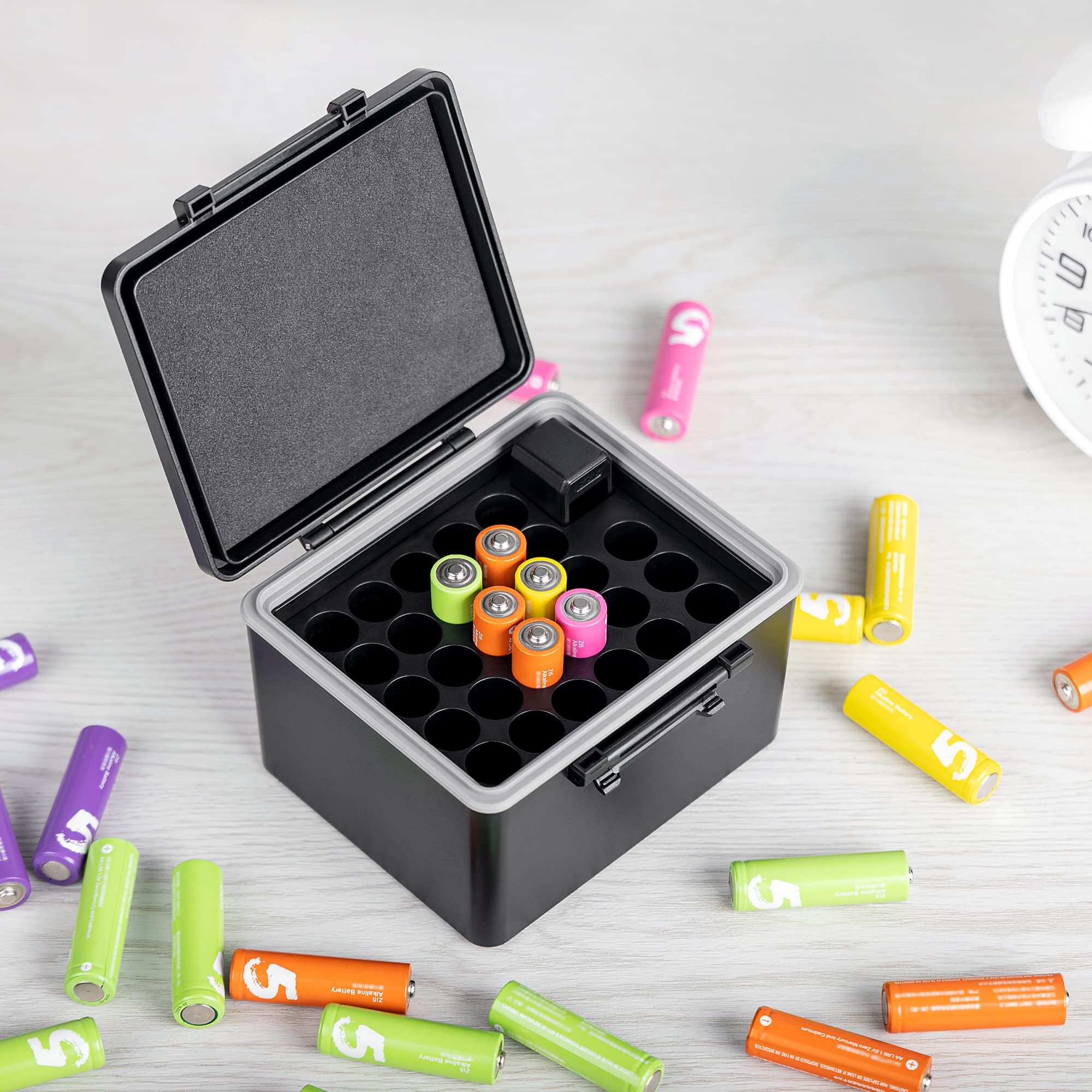 JJC Organiseur de Piles AA à 28 emplacements avec testeur de Batterie, résistant à l'eau, Organiseur de Piles avec vérificateur de Batterie Amovible, Peut contenir 28 Piles AA