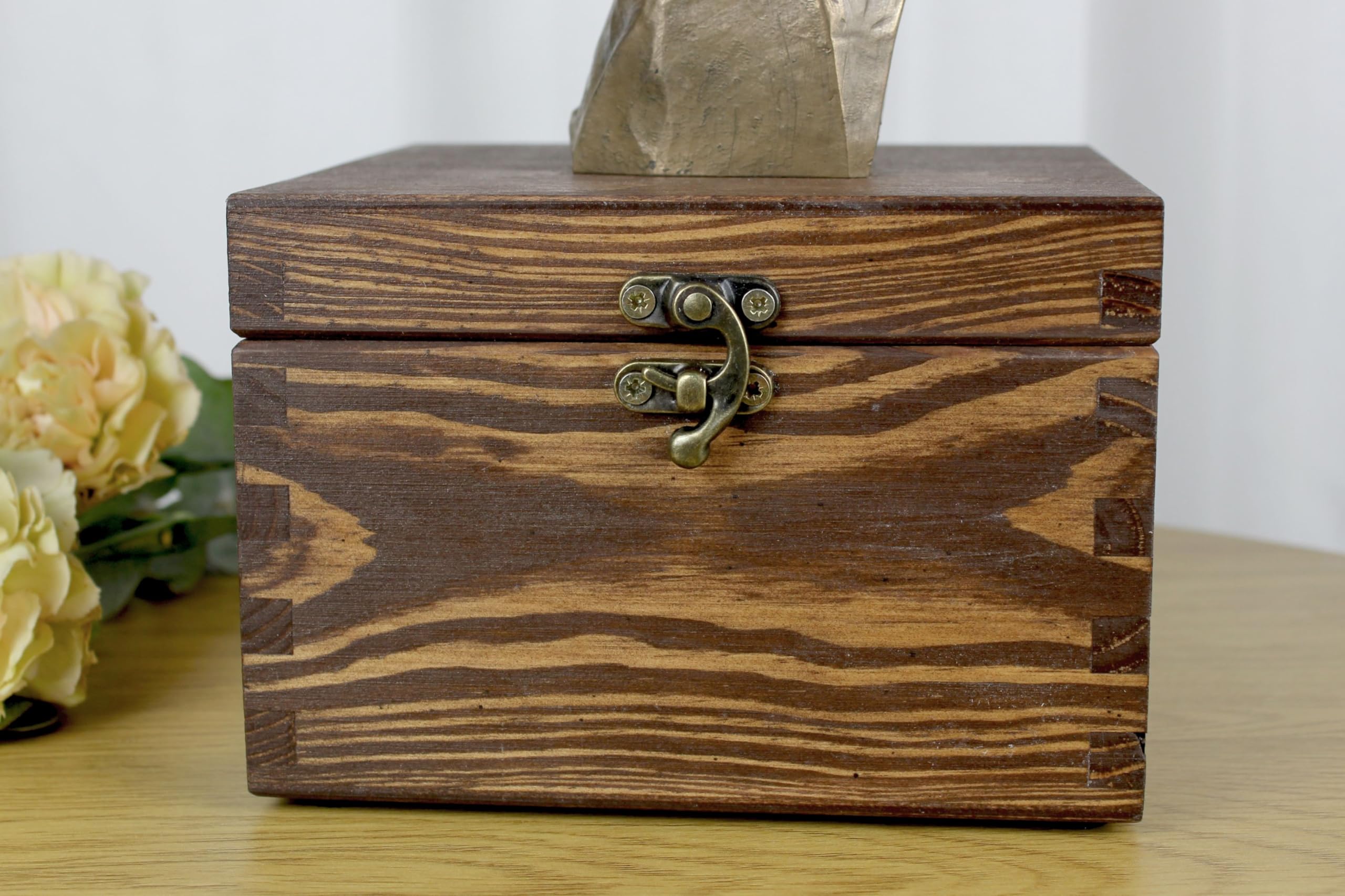 Art-Dog Handmade Custom Hund Gedenkurne - Bronze-Kaltguss Hundekopf auf Birke Basis - Langlebige personalisierte Hund Kremation Box - 16x28x16cm - Mops-Mopps