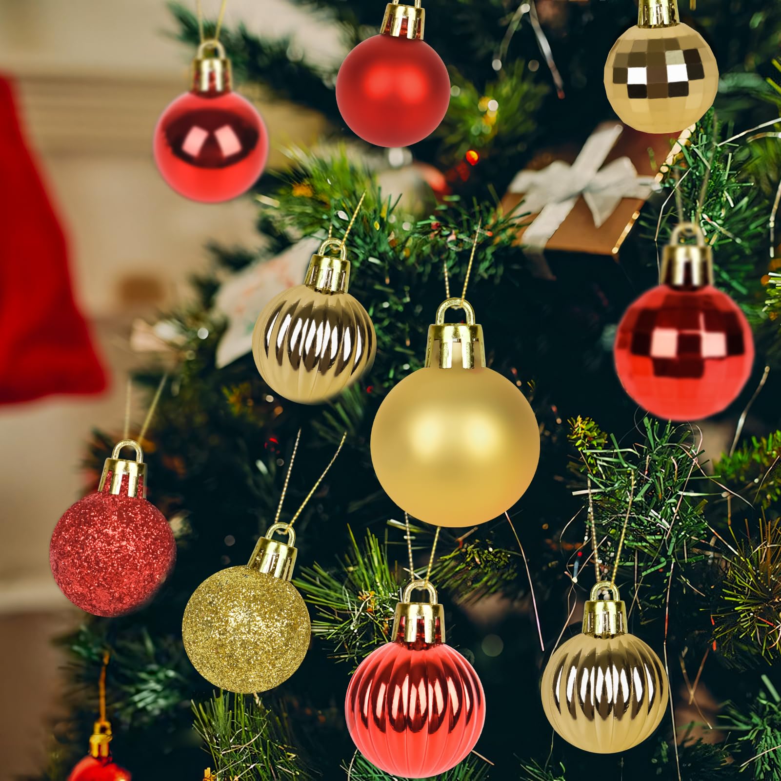 Set de 49 Boules de Noël Rouge et Or - 3cm Plastique Avec Crochet - Petit Format pour Décoration d'Arbre - Pendentifs Mini Déco