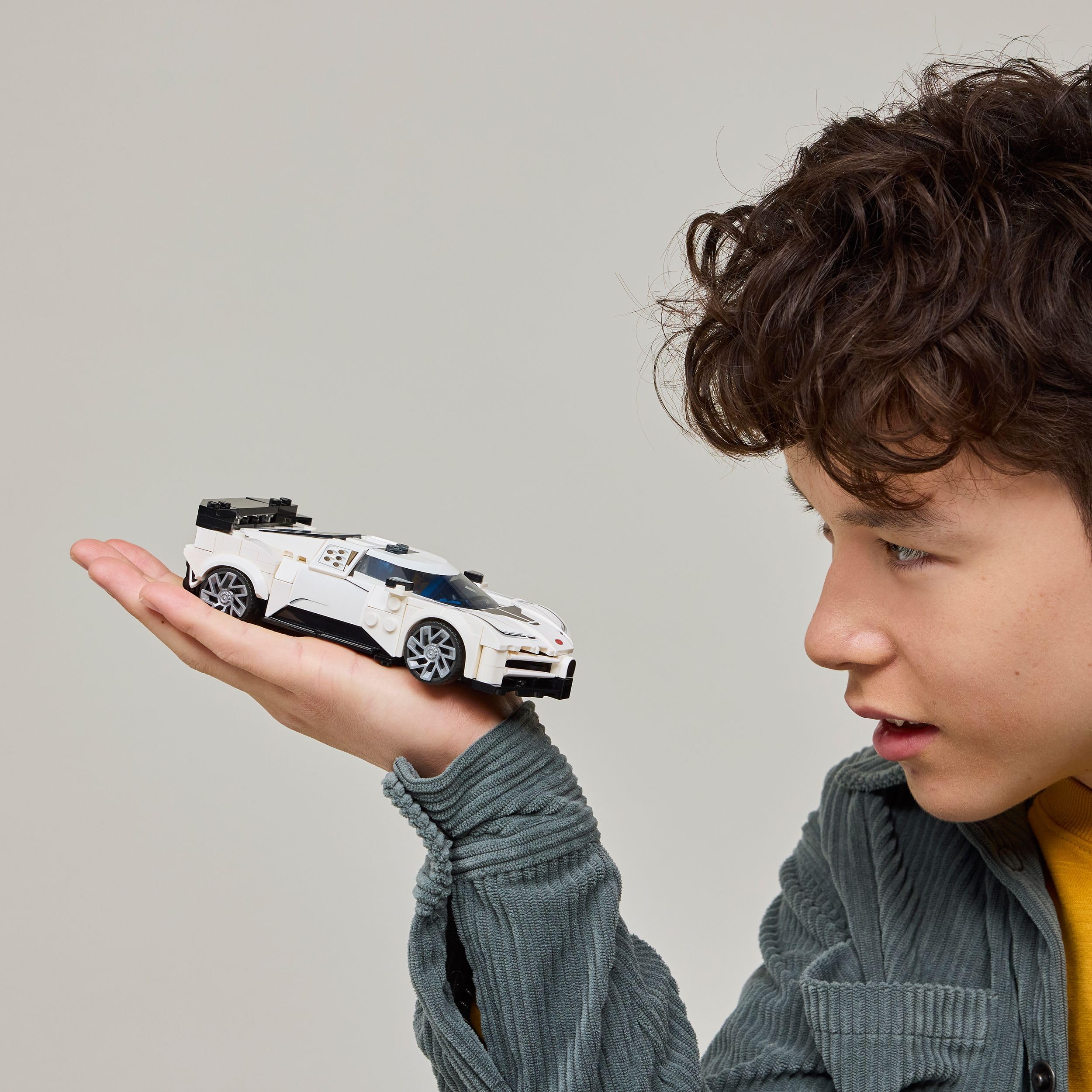 LEGO Speed Champions Hypercar Bugatti Centodieci - Jouet Voiture de Sport - Maquette à Construire avec Minifigurine de Pilote - Idée de Cadeau d'anniversaire pour Garçon dès 9 Ans 77240