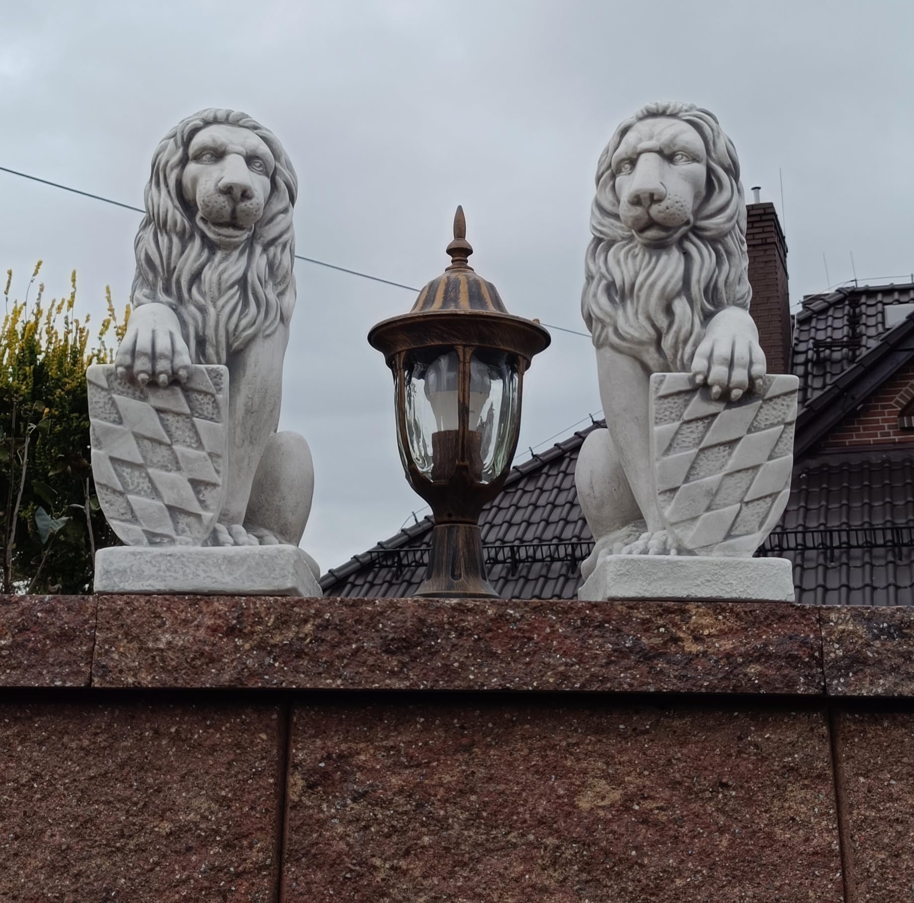 Set di due leoni, in pietra artificiale, statuette da giardino, ornamento, decorazione