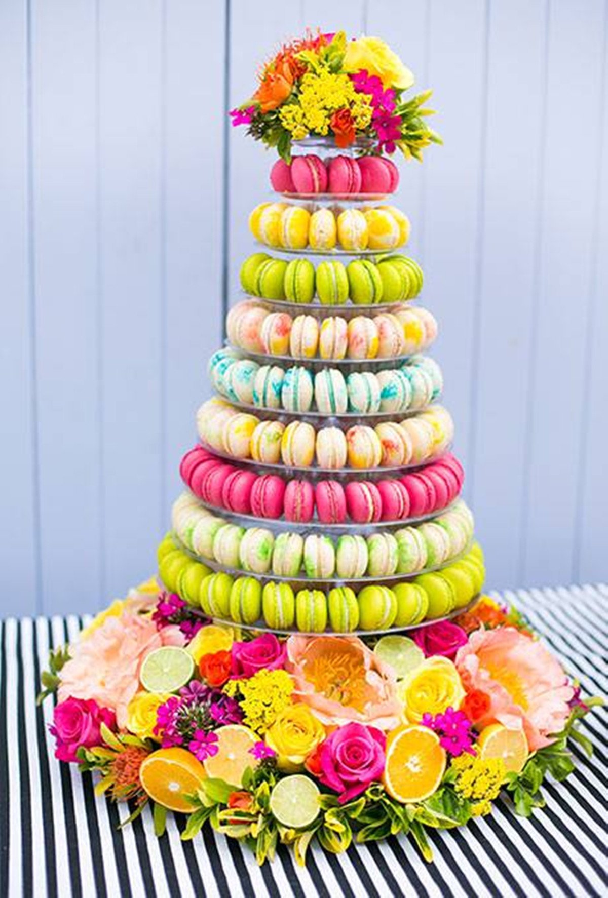 Présentoir à macaron en forme de tour - Pour une fête ou un mariage