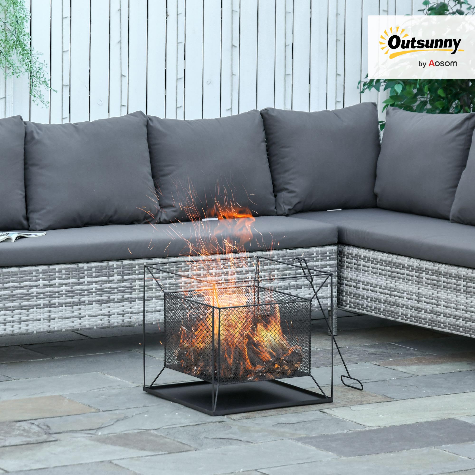 Outsunny Braciere da Giardino in Metallo Portatile, Braciere da Esterno con Design Sospeso e Attizzatoio, 45x45x43cm, Nero