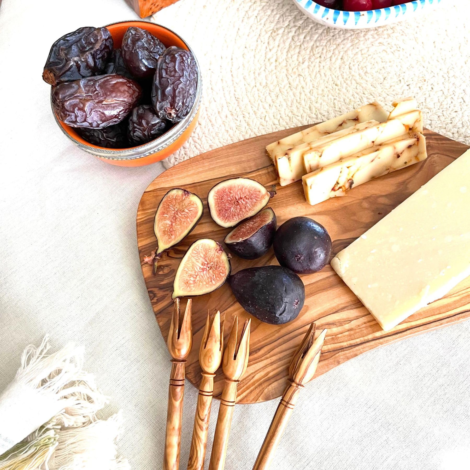 Amazon | ハンドクラフト オリーブウッド カッティングボード ハンドル