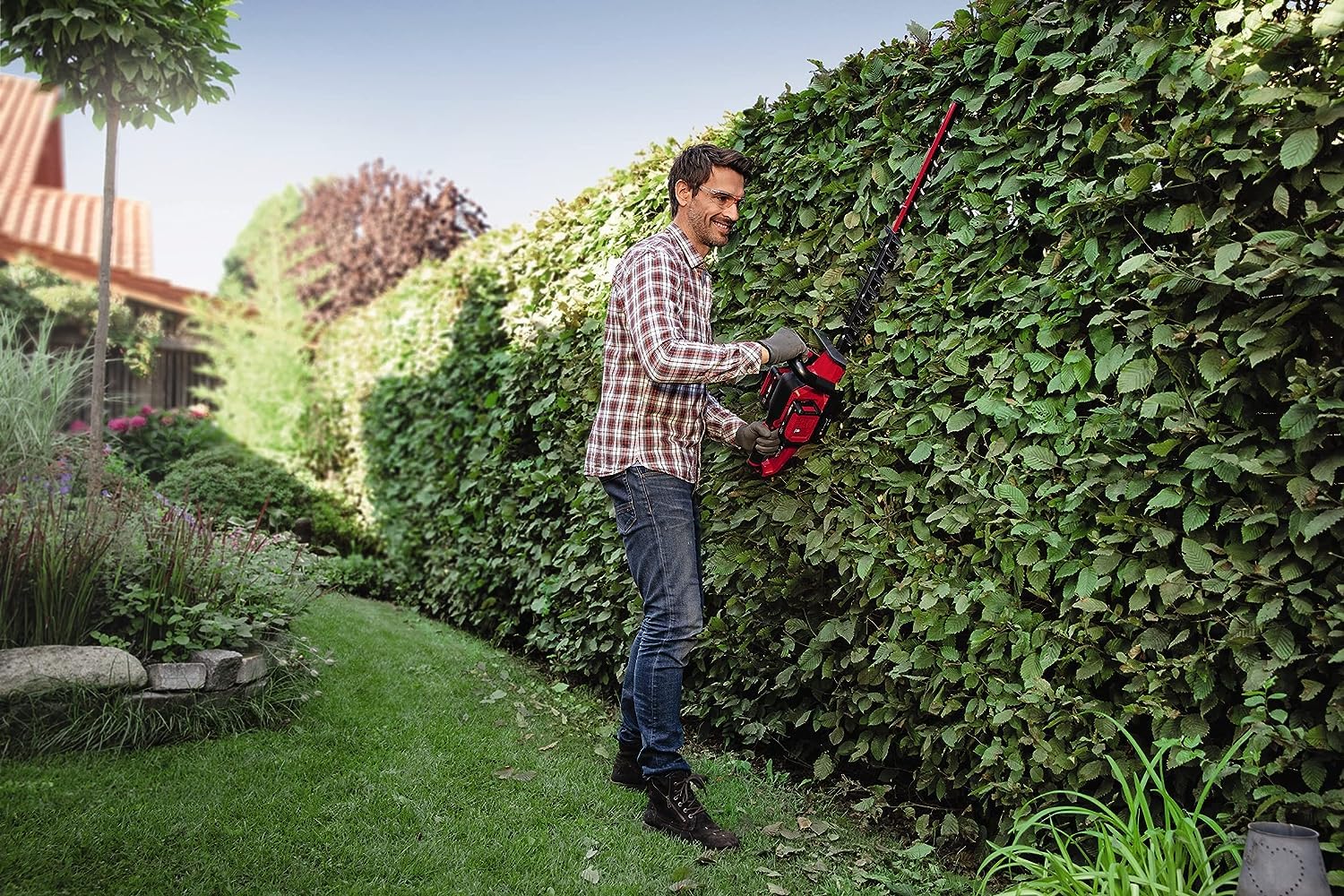 Einhell Akku-Heckenschere GE-CH 36/65 Li-Solo Power X-Change (36 V, 65 cm Schnittlänge, 30 mm Zahnabstand, drehbarer Handgriff, inkl. Schnittgutsammler, ohne Akku)