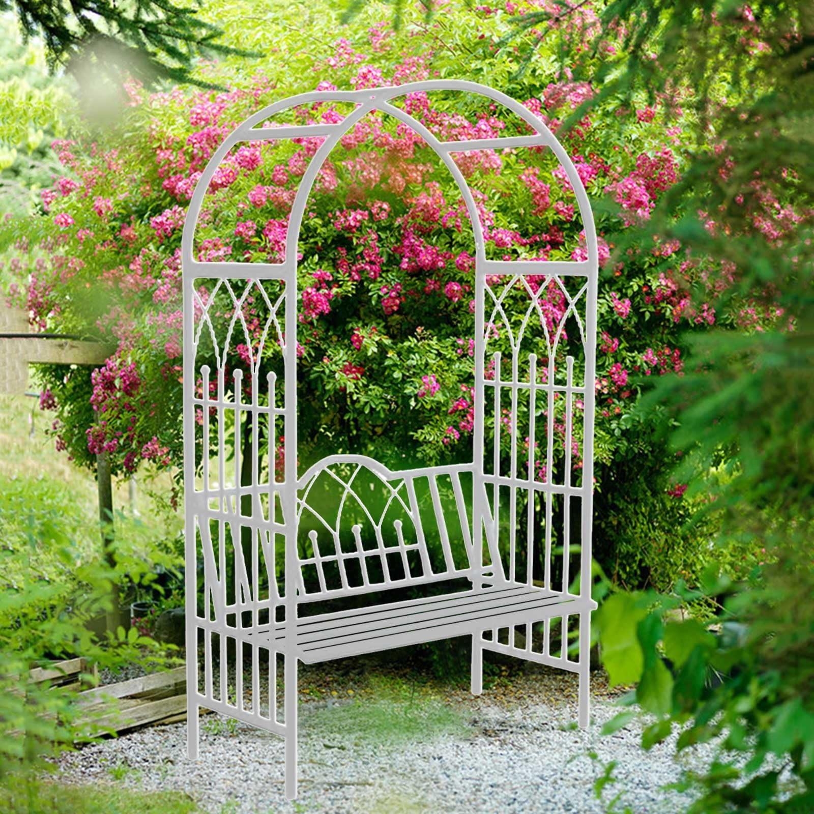 Arche de jardin avec banc pour créer un coin lecture romantique sur le patio