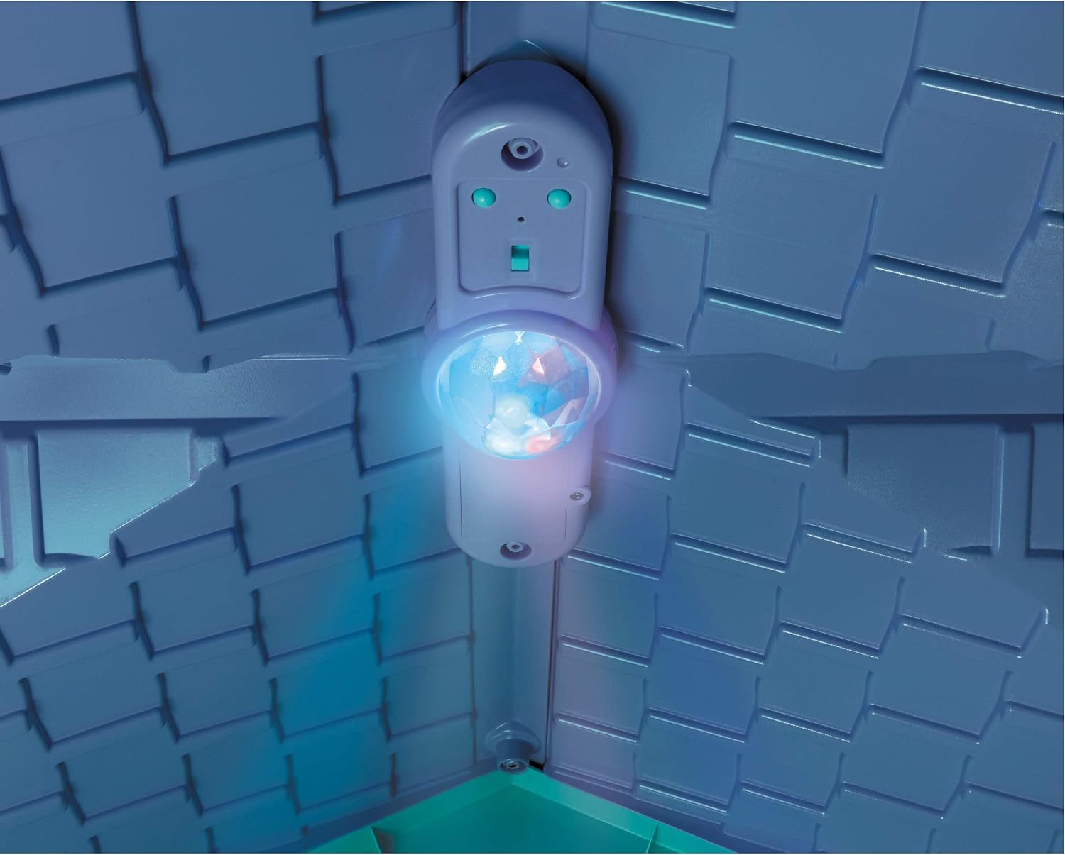 L.O.L. Surprise! Winter Disco Playhouse with Disco Ball and Inflatable Chair