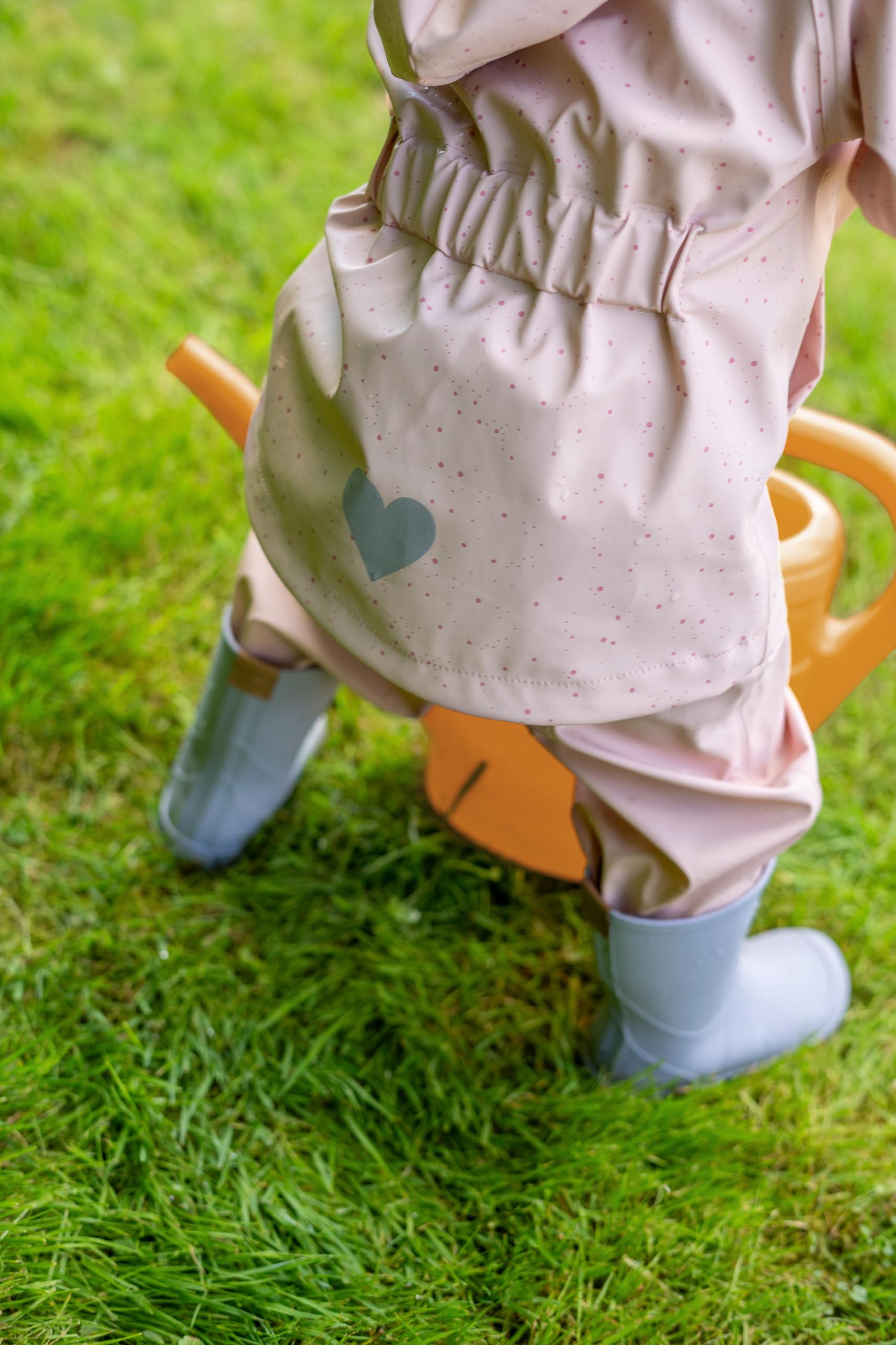 Sterntaler Regenjacke ungefüttert Punkte - Kinder Regenjacke wasserdicht - Mädchen Jacke mit verschweißten Nähten Kapuze und reflektierendem Detail - robuste Regenbekleidung