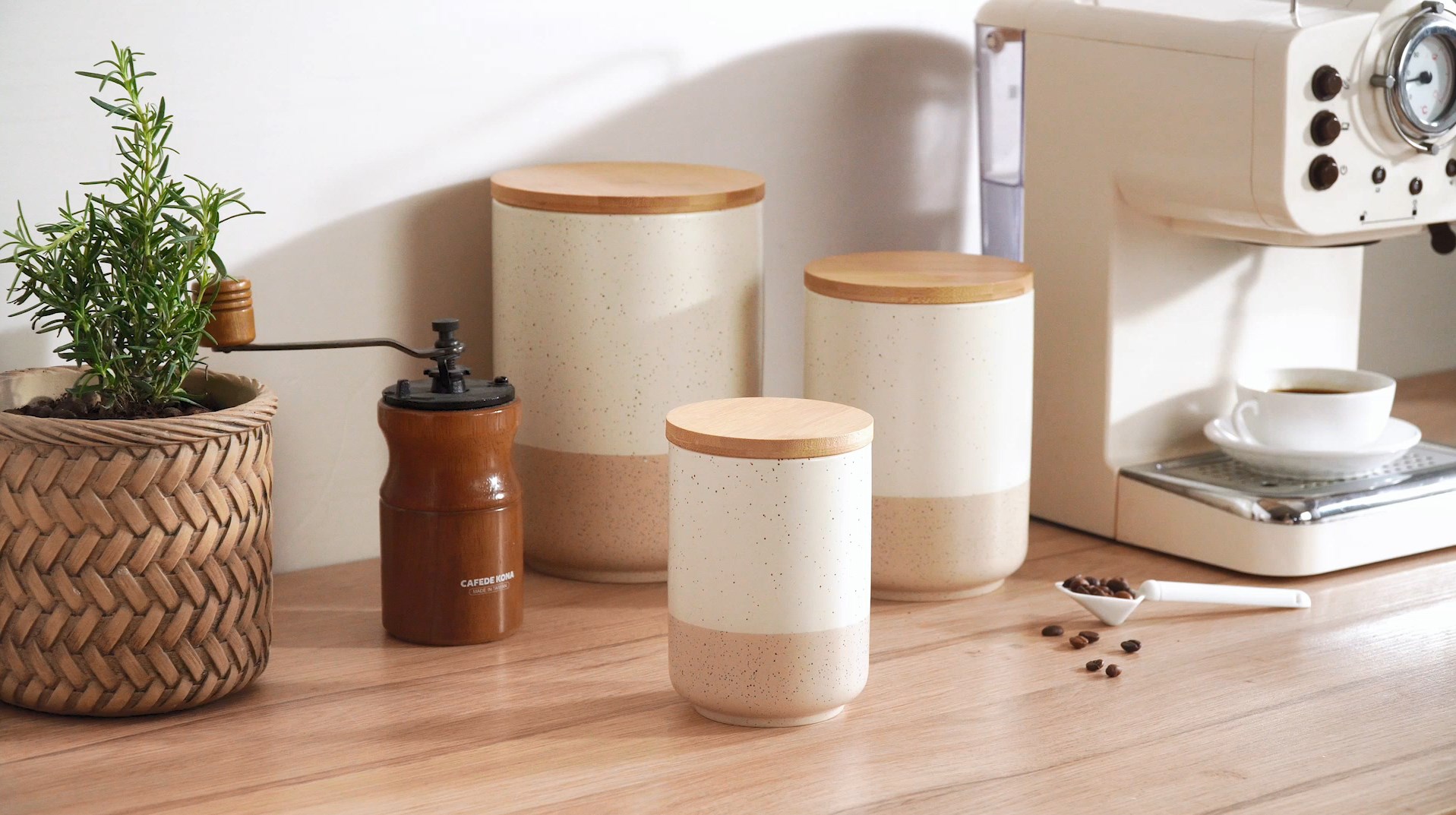 Amazon.com: vancasso Sabine Ceramic Canister Set with Airtight