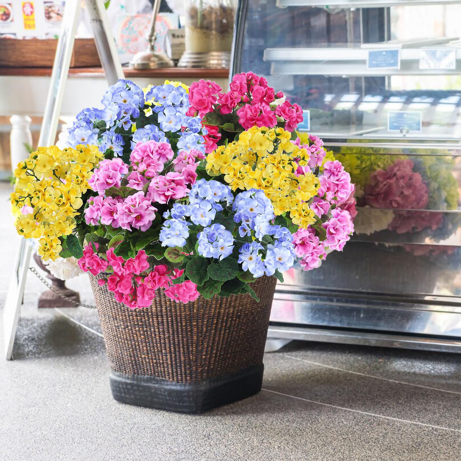 Cespuglio di Gerani Artificiali da 2 Pezzi da 13,8 Pollici, Fiori di Seta di Gerani Finti, Resistenti Ai Raggi UV, Gerani per Piante da Esterno per Decorazioni Floreali per la Casa, Giardino(Bianco