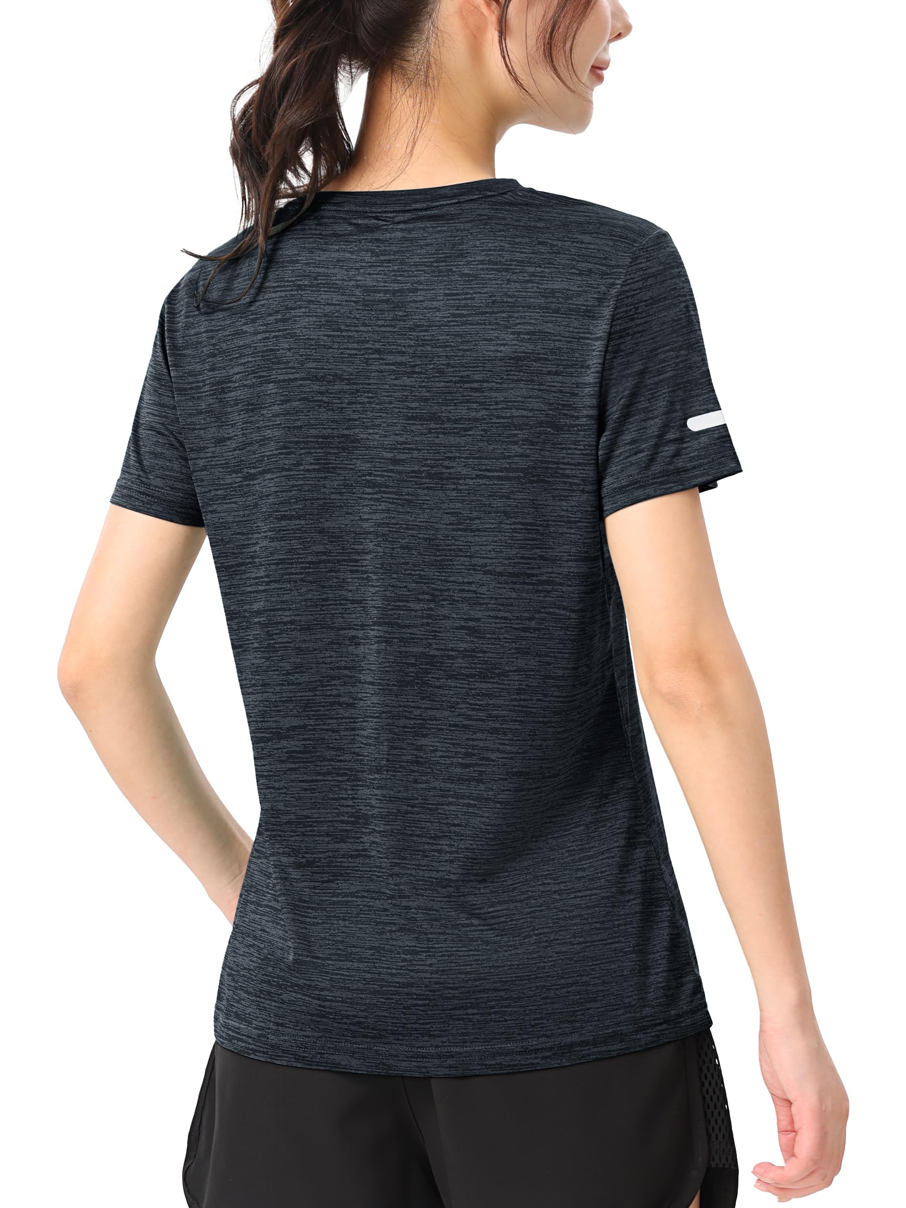 TACVASENのストアを表示 [TACVASEN] Tシャツ レディース 半袖 吸汗 速乾 スポーツ 無地 トレナー ラーニング トレニング トップス テニス ジム ウェア 透け防止 運動着 おしゃれ 夏 in use