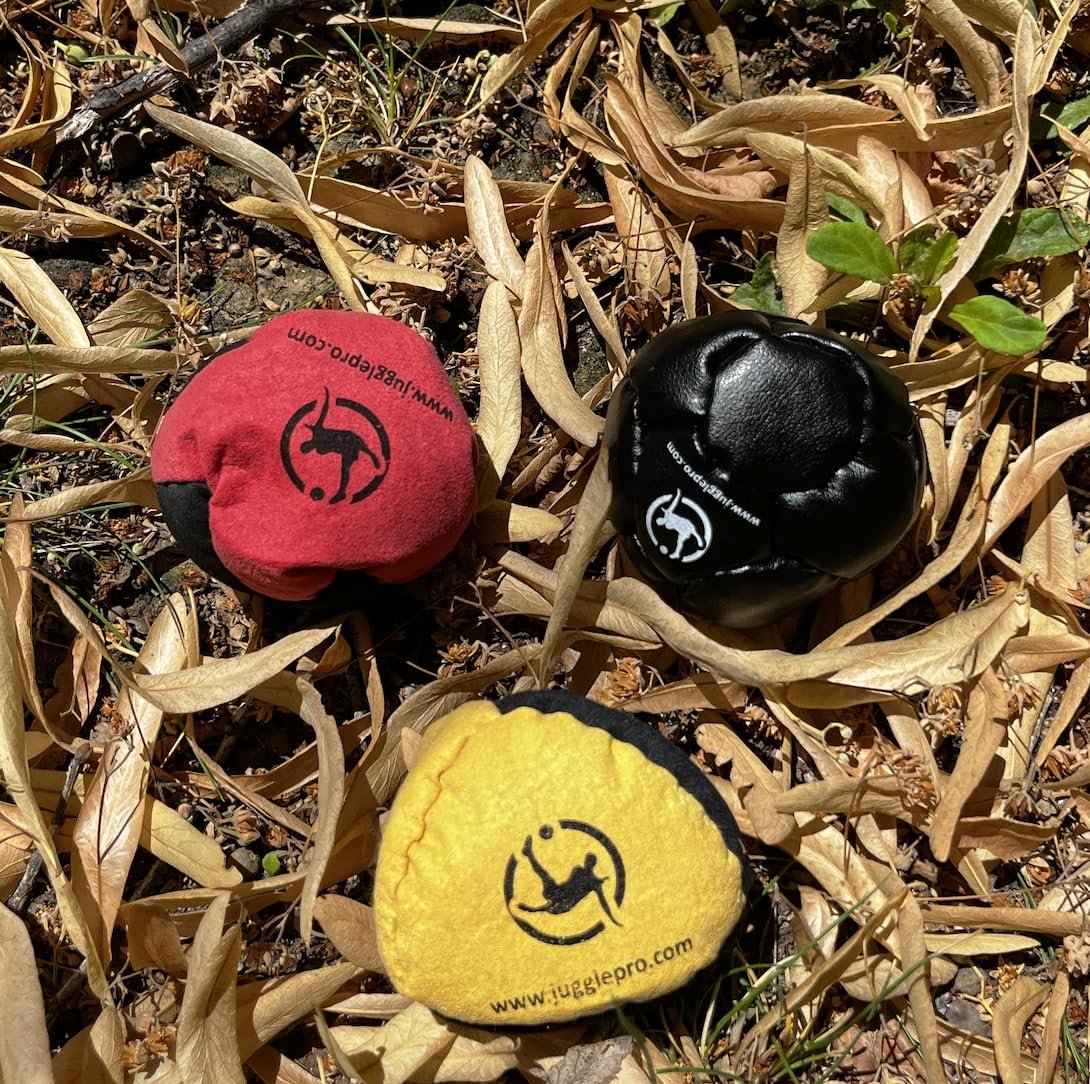Footbag Hacky Sack Classic –3er Set hackisack bälle Handgenäht mit verstärkten Nähten & Amara Ultra Suede – Jonglierbälle für Anfänger & Profis – Für Indoor & Outdoor geeignet