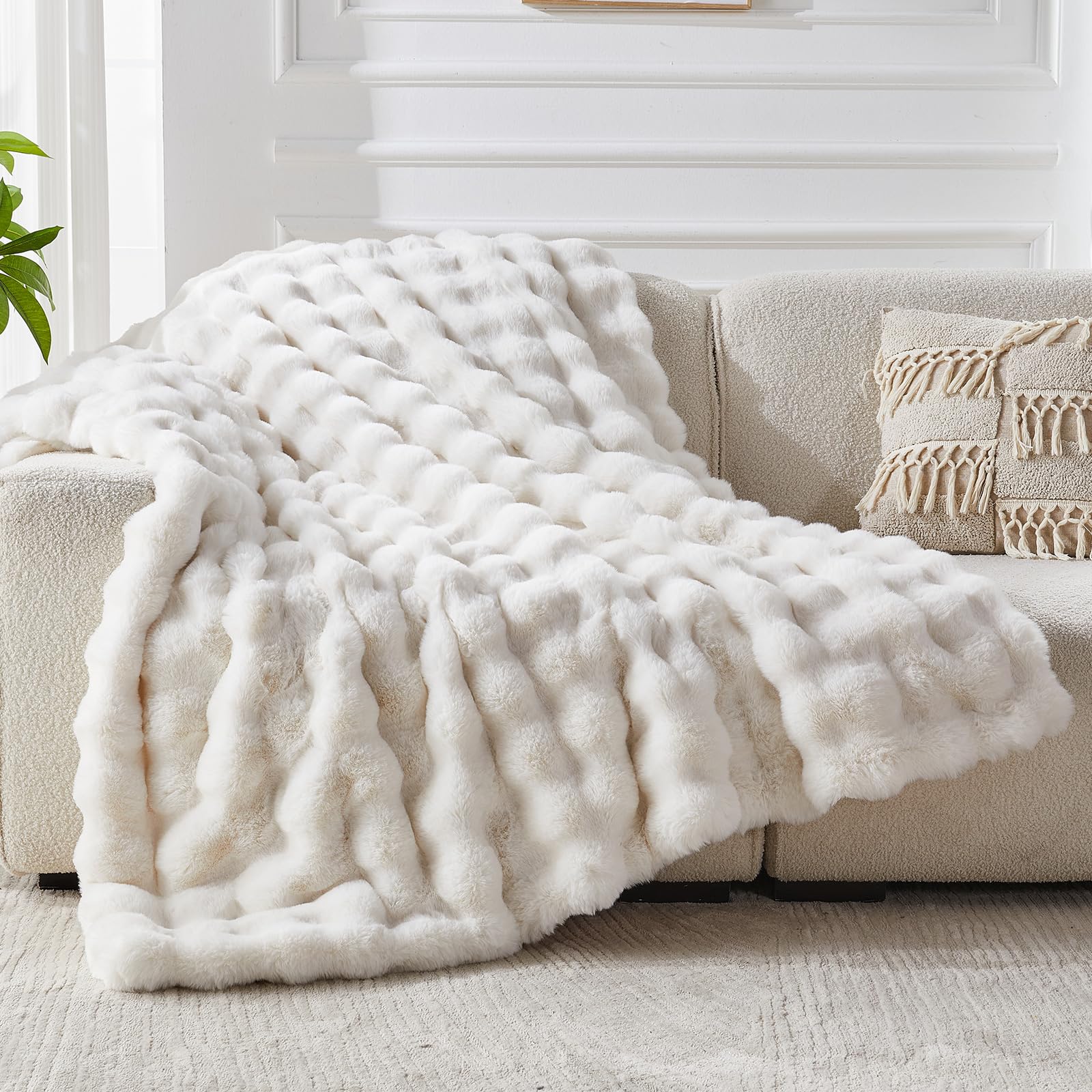 Faux Fur Throw Blanket for Couch, Cozy Fuzzy Fluffy Soft Plush Thick Bubble Sherpa Blanket for Sofa Bedroom Living Room, Mothers Day Birthday Gifts for Women Home Decor