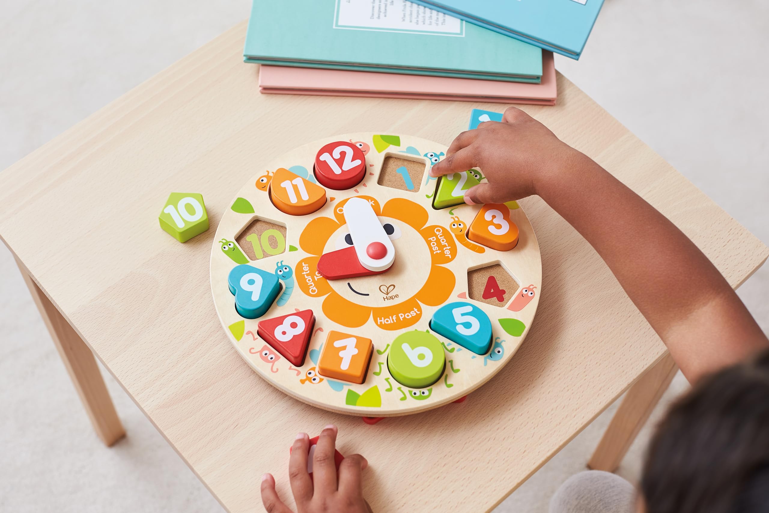 Hape Puzzle Orologio Incastro in Legno - Impara a Leggere l’Ora con Forme e Colori, Gioco Educativo per Bambini
