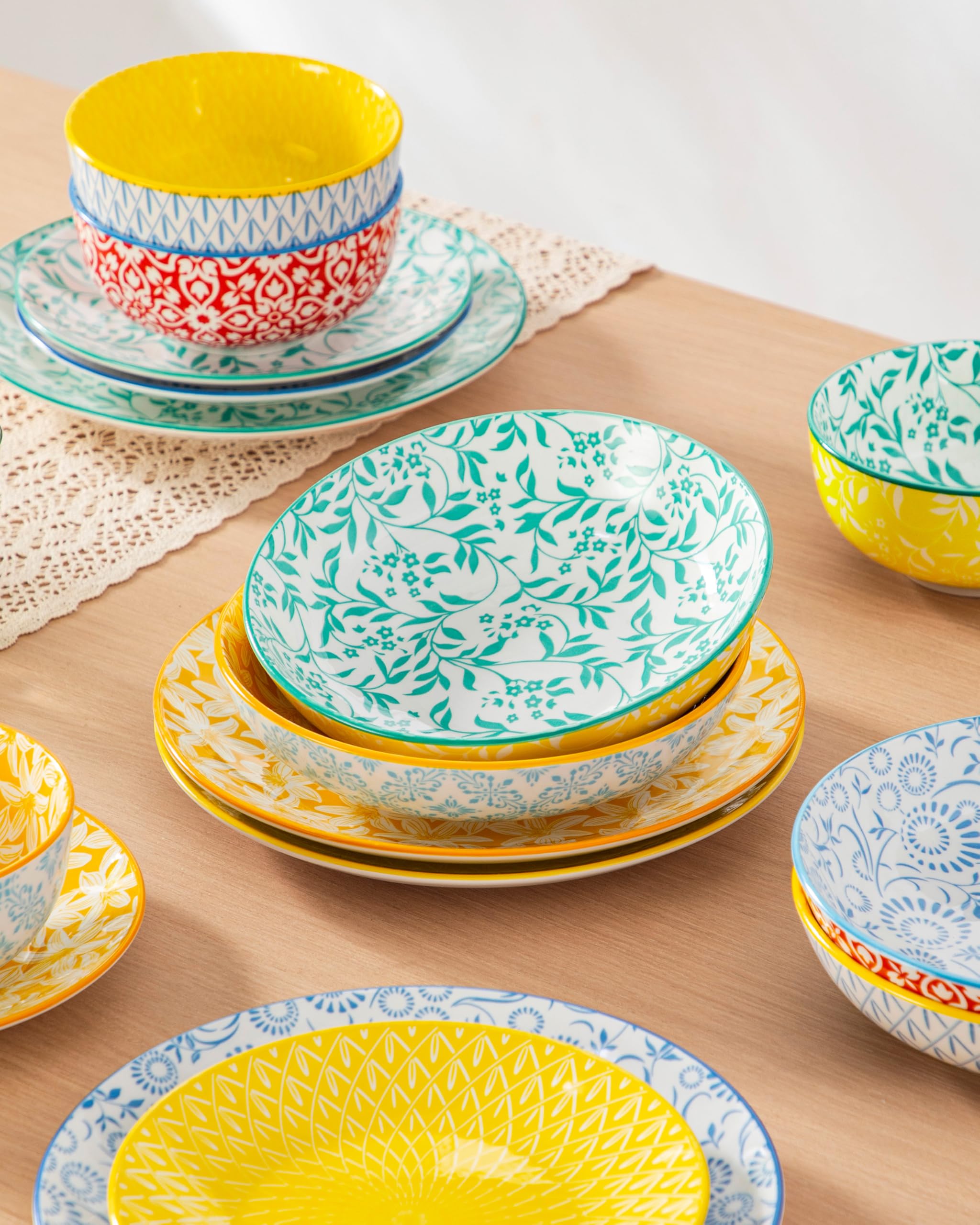 vancasso Selene zestaw obiadowy dla 4 osób, 16-częściowy zestaw kolorowych porcelanowych talerzy i misek, odporne na zarysowania, zestaw naczyń Mircowave, nadaje się do mycia w zmywarce