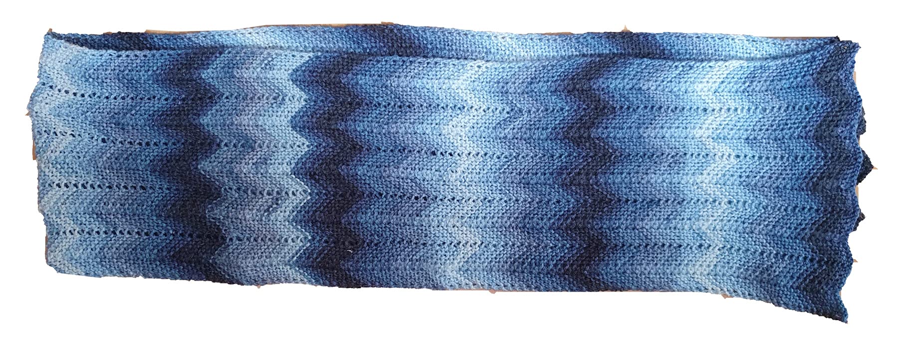 Wollschal XXL ca. 160 x 23 cm Schal handgestrickt Farbverlauf handgestrickt Zick-Zack Zackenmuster