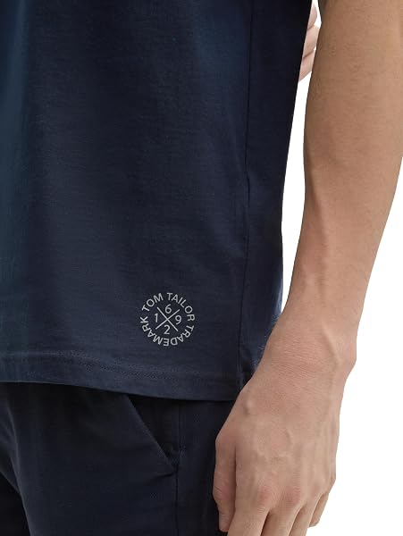Besuche den TOM TAILOR- TOM TAILOR Herren Doppelpack T-Shirt mit V-Ausschnitt in use