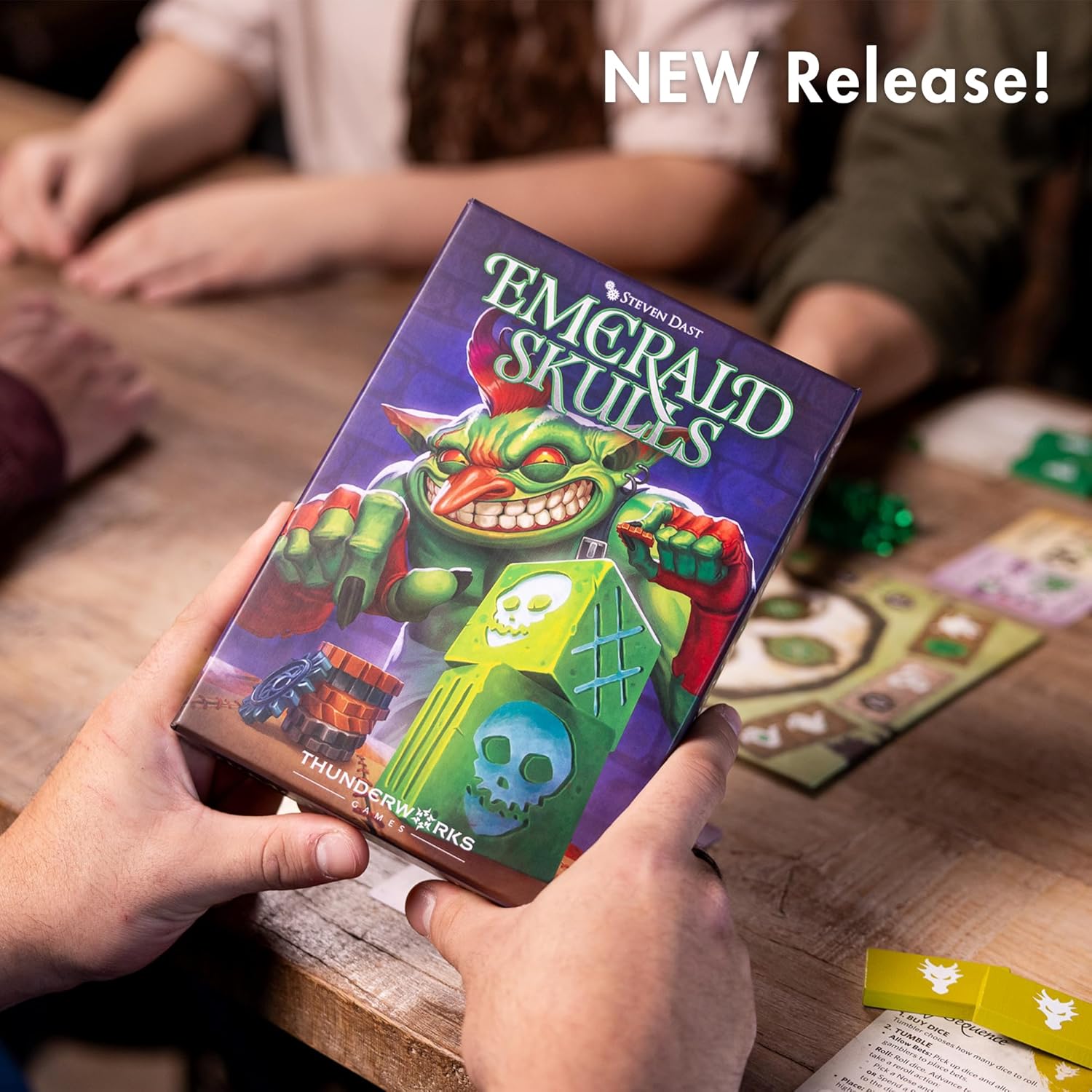 Thunderworks Games - Emerald Skulls | Dice Game with Real-time Betting | Push Your Luck Strategy Board Game | Fast Action Casino-style Group Play | Family Game for 1-6 Players, Ages 14+, 30-45 Minutes