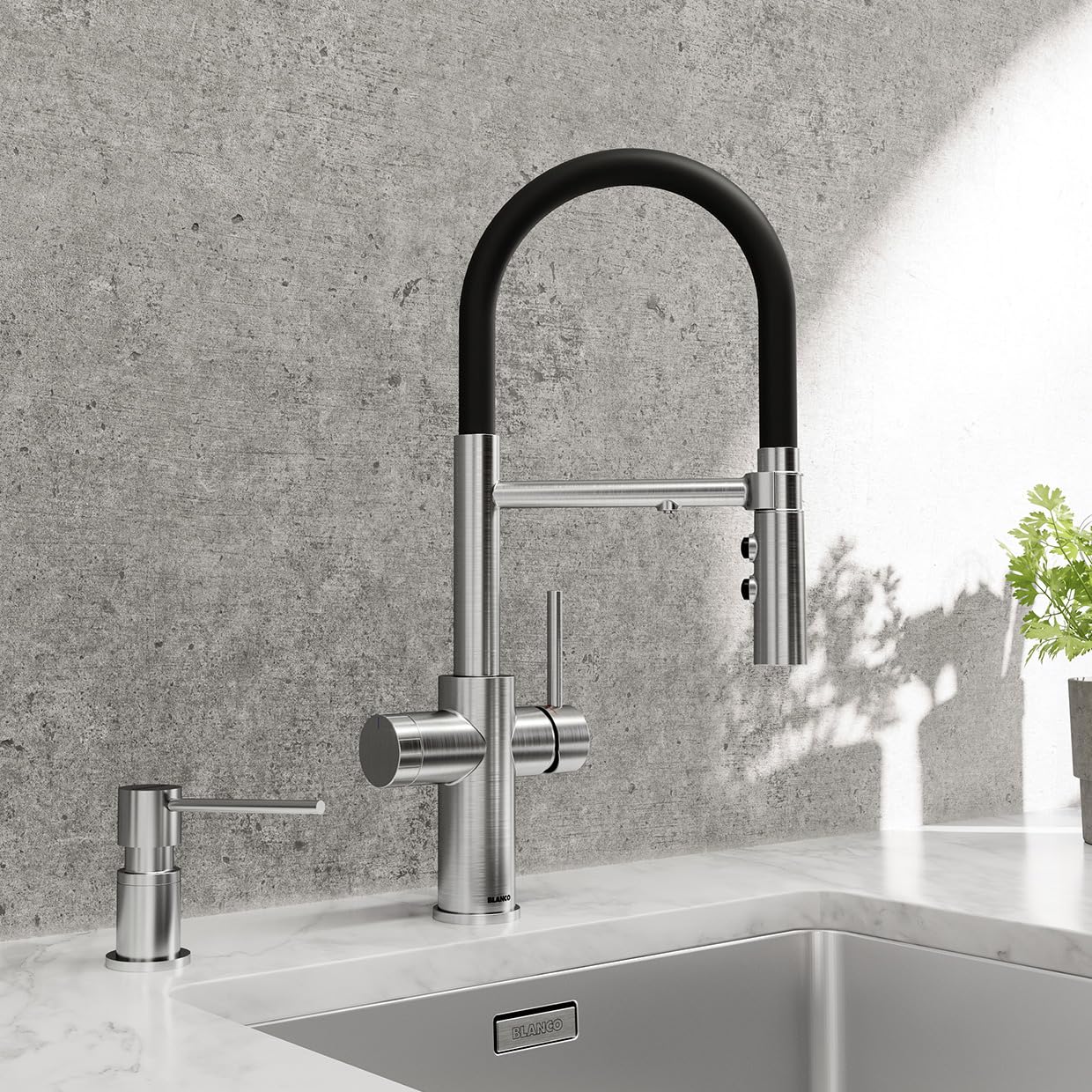 BLANCO Filtro CATRIS-S Flexo | Grifo de cocina cromado | Alta presión | Agua filtrada con filtro BWT | Cambio de chorro transparente a chorro de ducha | Calidad segura del agua y ahorro de agua