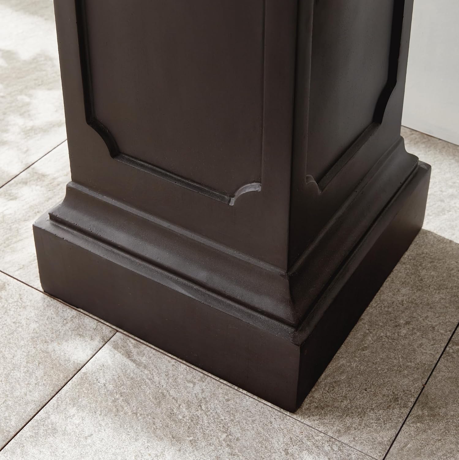 Napa Home & Garden Fibreclay Chambers Pedestal Short Short Black