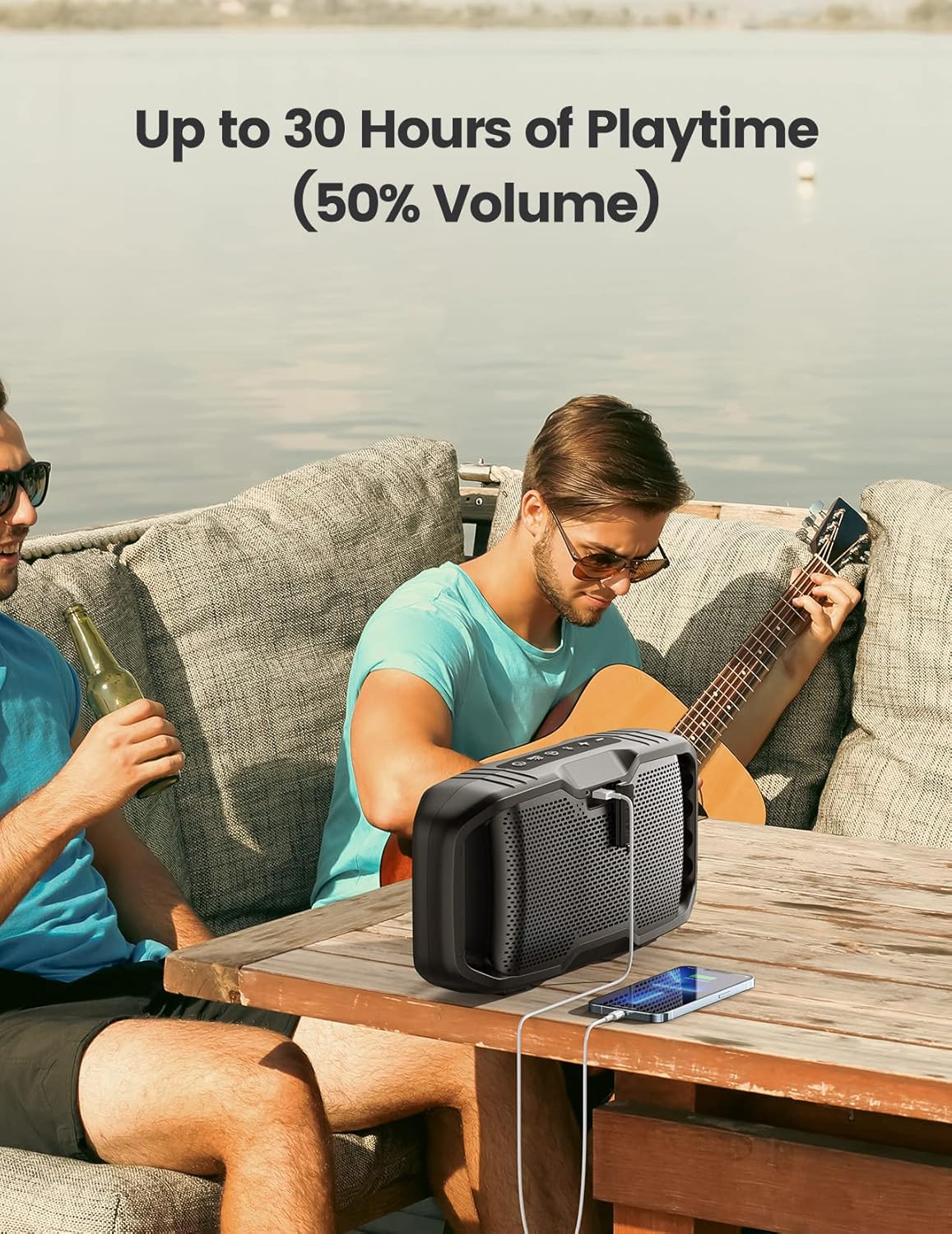 KUCCHERO speaker charging a phone