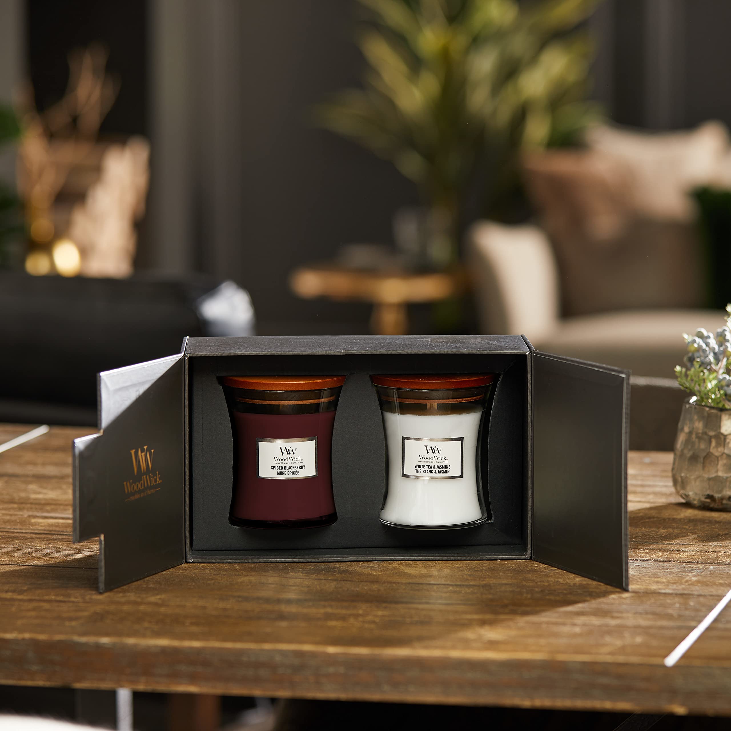 WoodWick candele profumate in confezione regalo | Candele profumate White Tea & Jasmine e Spiced Blackberry a ellisse con stoppino scoppiettante | Fino a 60 ore di durata ciascuna | 2 pezzi