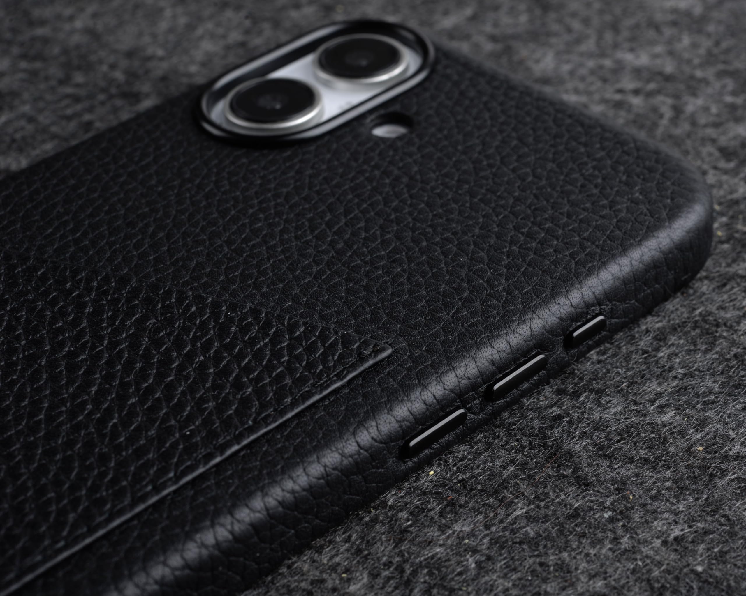 StilGut cover a libro compatibile con iPhone 16 Pro Max custodia in pelle ultrasottile, apribile di 360 gradi, cover in pelle – Cognac