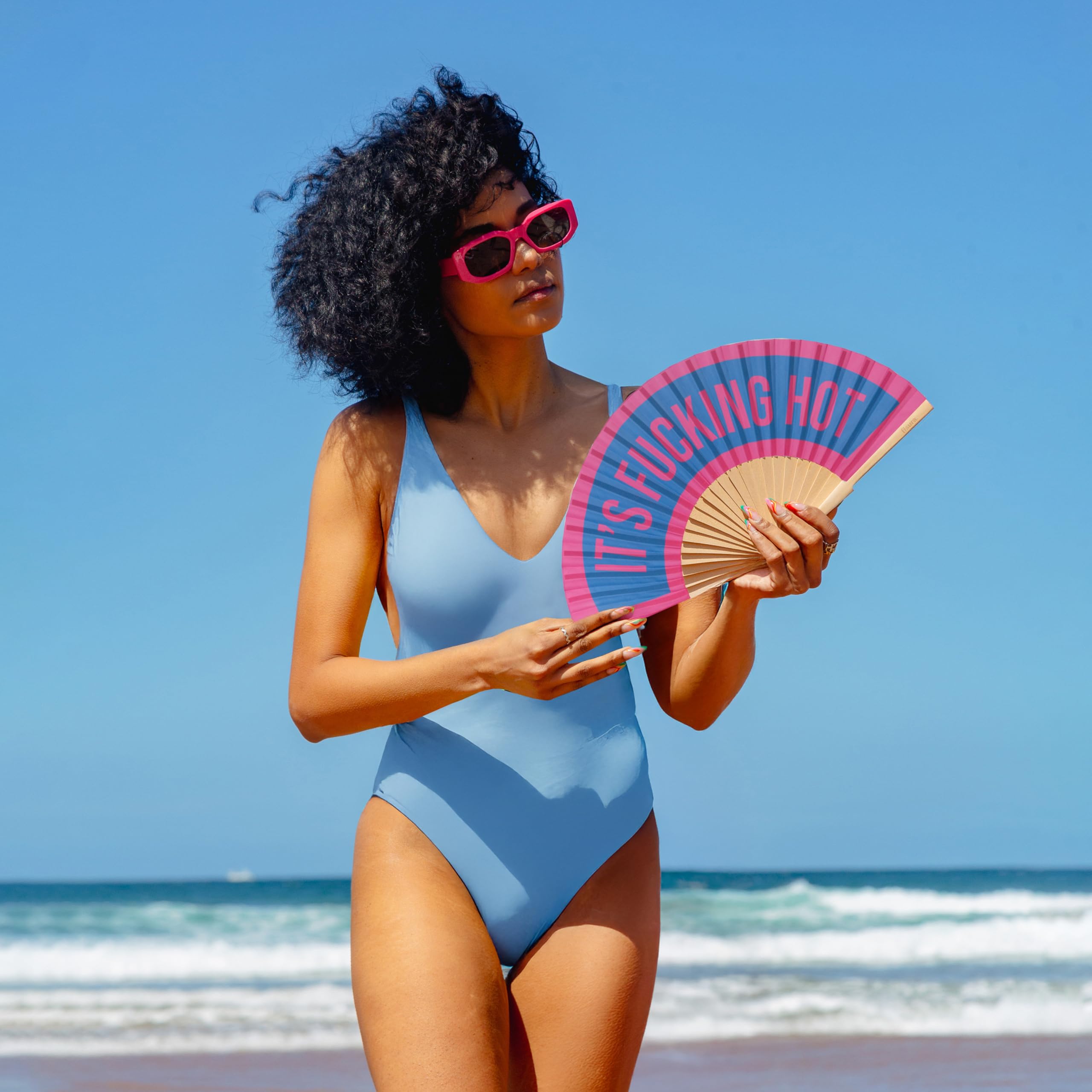 FISURA, Original Folding Handheld Fan with Fun Message “It´s f*cking hot” - Image 3