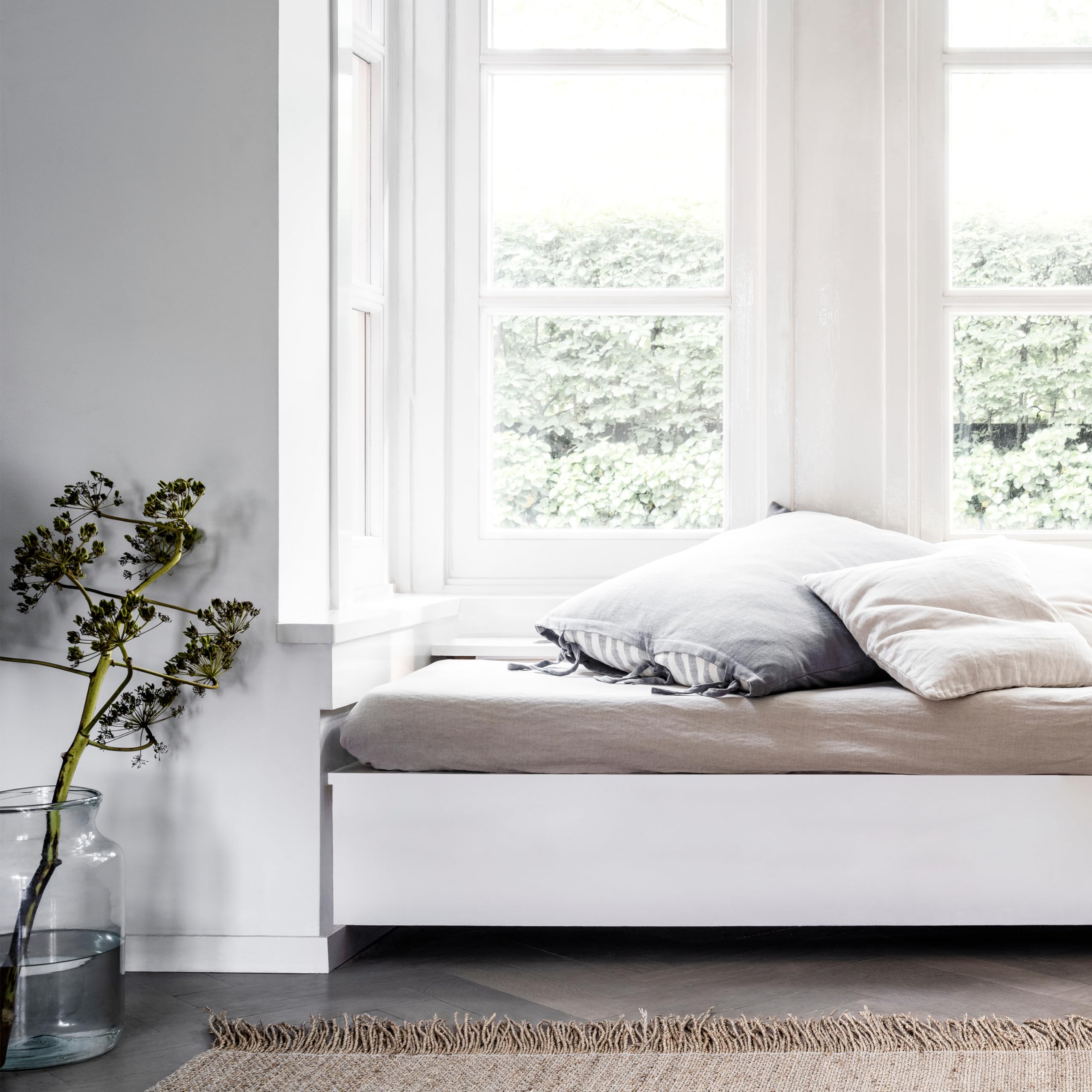 Dulux Valentine Peinture Laque Valénite Intérieur et Extérieur Multi-supports - Finition parfaite et lisse, Formule Haute Résistance - Brillant Blanc 2 L