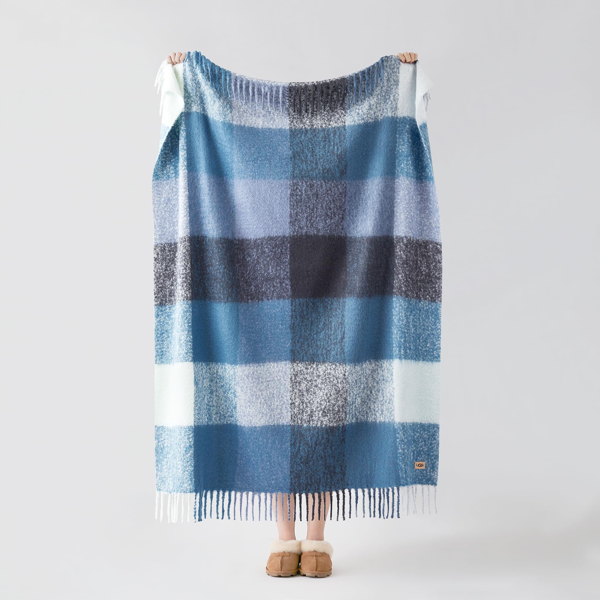 ugg avery throw blanket for two in shell plaid