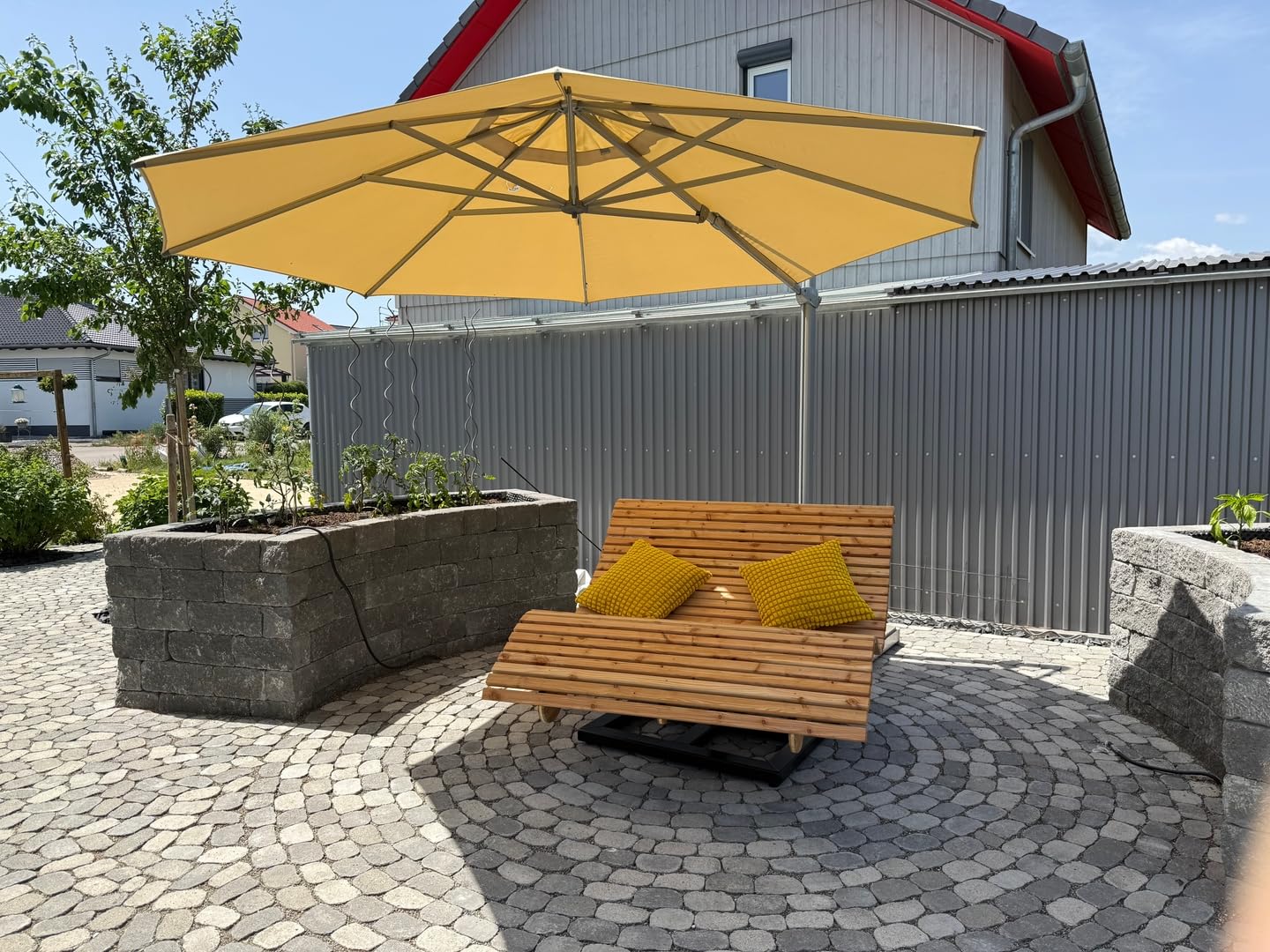 Himmelsliege Doppelliege mit Drehgestell aus Lärchenholz Extra Breit Bayerische Holzliege Sonnenliege für den Garten (140 cm Breite)