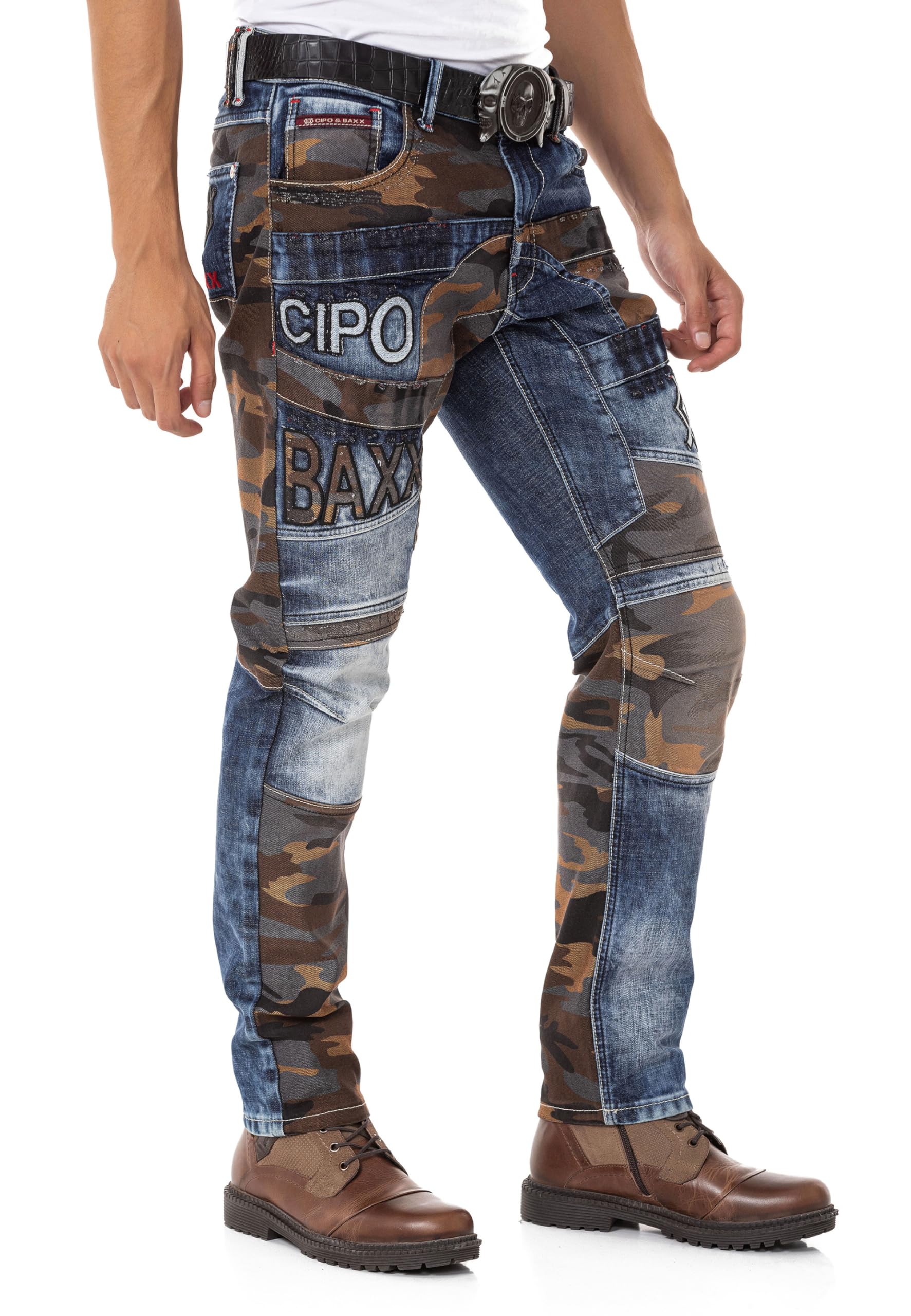 Cipo & Baxx Herren Jeanhose | Destroyed & Frayed Denim mit Nieten, Kunstleder, Ziernähte & Graffiti | Fashion & Biker Style
